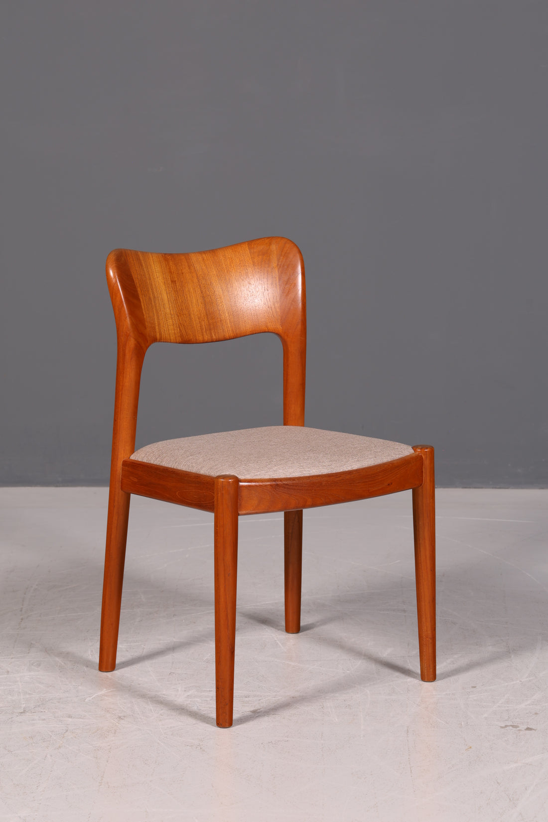 Chaise Mid Century élégante de la marque Niels Koefoed, modèle Koefoeds Hornslet 177, teck, design danois, chaise de salle à manger, chaise de cuisine vintage  