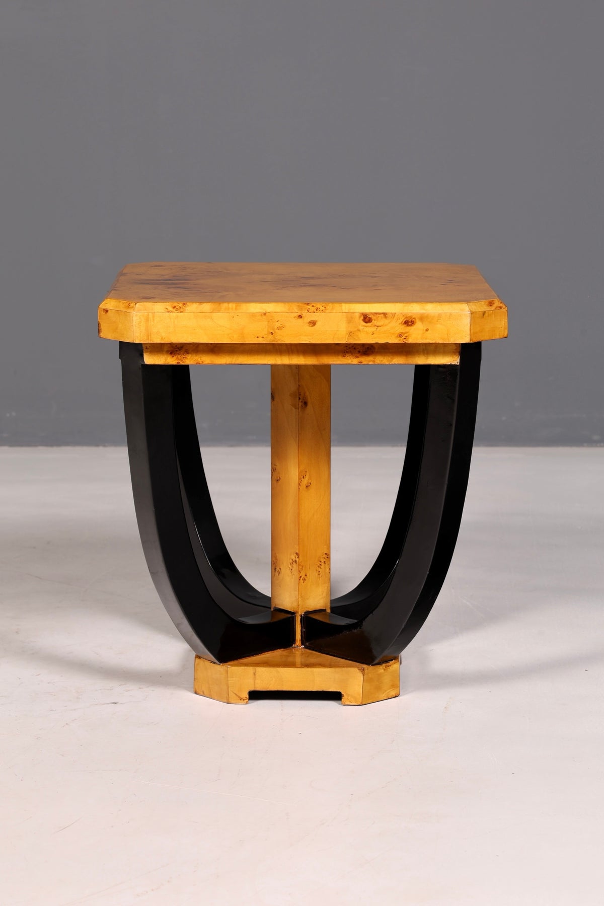 Table élégante de style Art déco, table basse de luxe, table d’appoint Biedermeier en bouleau