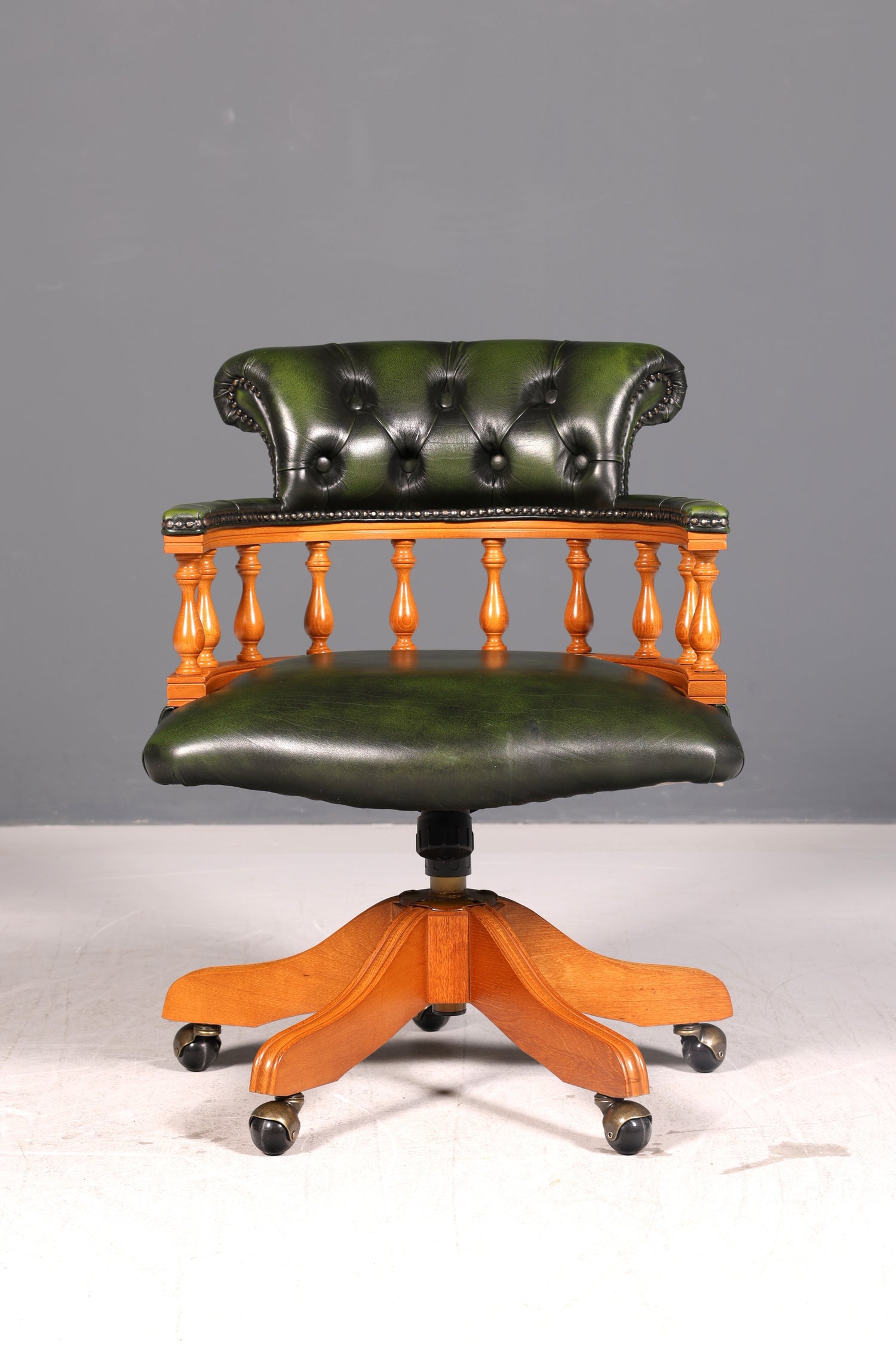 Wunderschöner Original Chesterfield Centurion Bürostuhl Grün Echt Leder Englisch Herrensessel Höhenverstellbar Drehsessel