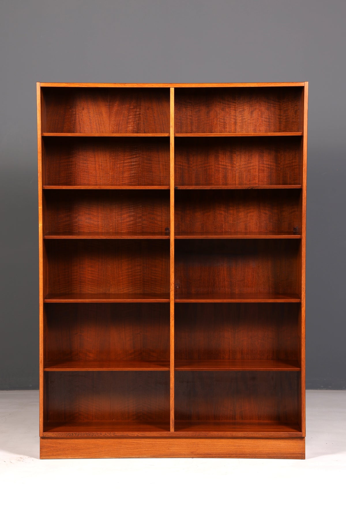 Magnifique étagère XXL originale Hundevad du milieu du siècle en palissandre, design danois, fabriquée au Danemark, bibliothèque vintage des années 1960