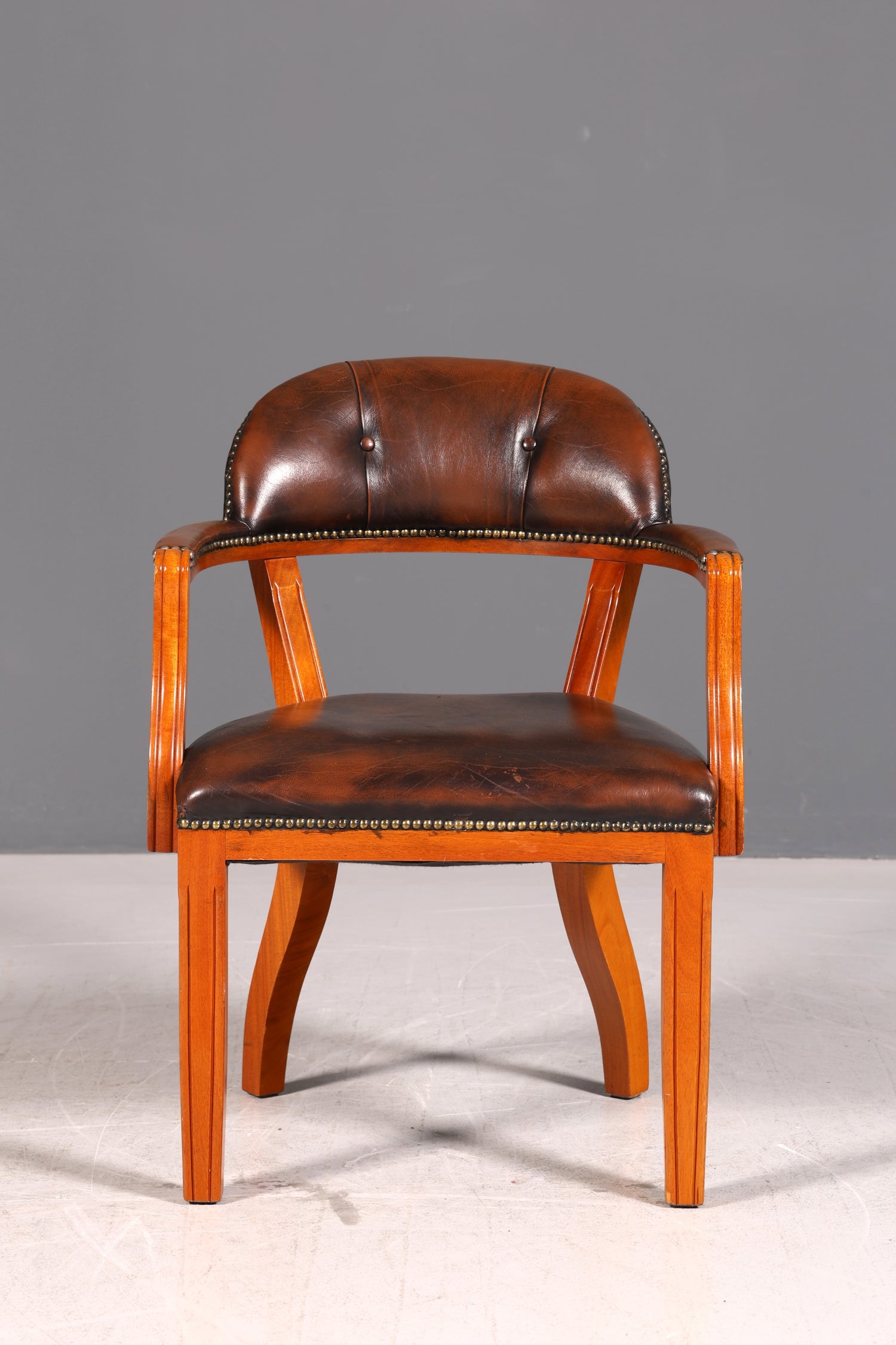 Wunderschöner Chesterfield Armlehnstuhl Braun Echt Leder Englisch Bürostuhl Schreibtischstuhl Sekretär Stuhl Court Chair 1 von 4