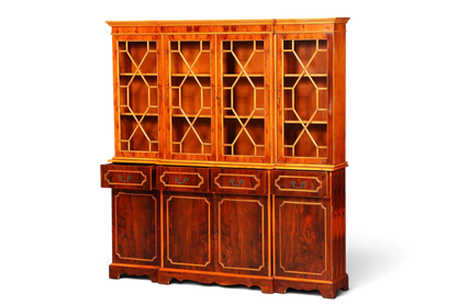 Hauptstadt Möblerei englischer Bücherschrank aus Eibe mit Chippendale-Glasvitrine, Schubladen und Intarsien