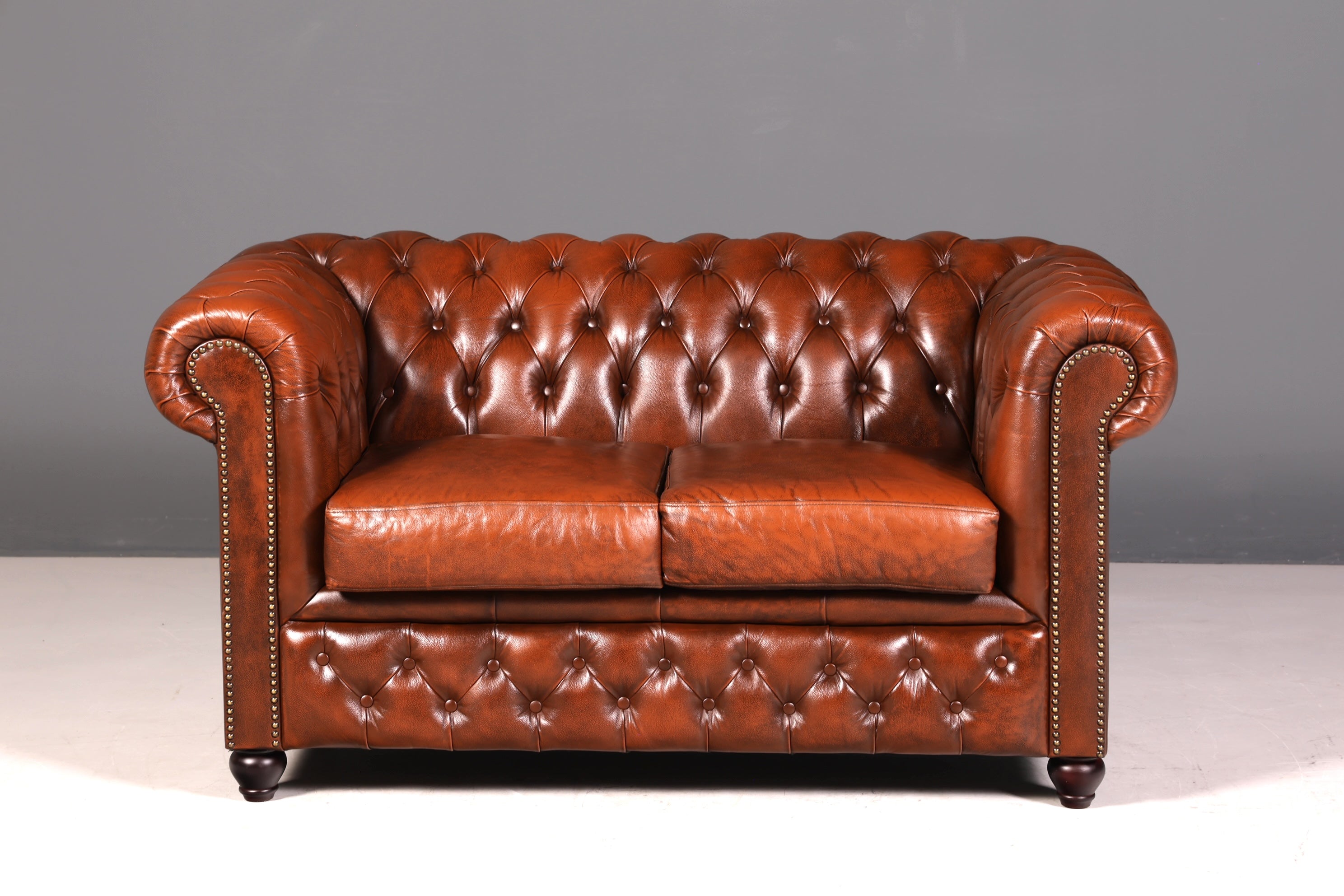 G118 Finish Wunderschönes Original Chesterfield 2er Sofa Englisch Oxblood Leder 2- Sitzer Couch