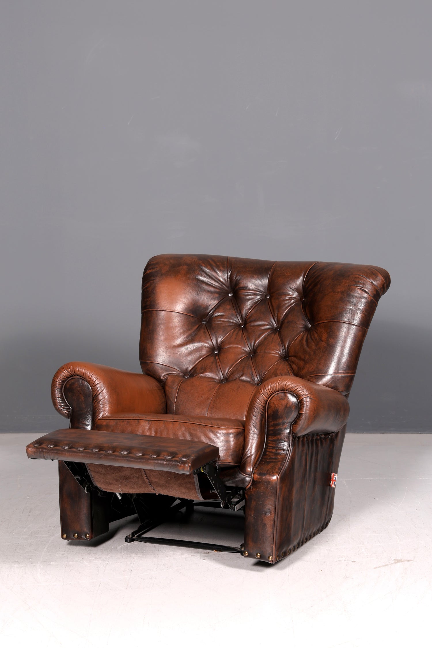 Wunderschöner Original Chesterfield Sessel Echt Leder Relaxsessel Englisch verstellbare Rückenlehne Herrensessel Lesesessel UK