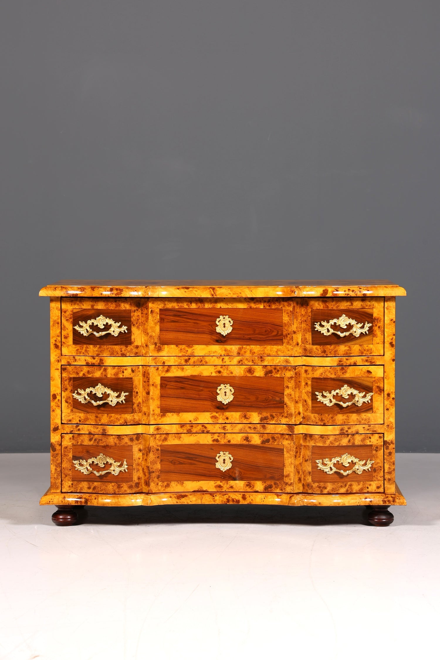 Buffet de style baroque royal, commode de style Louis XVI, commode de style ancien