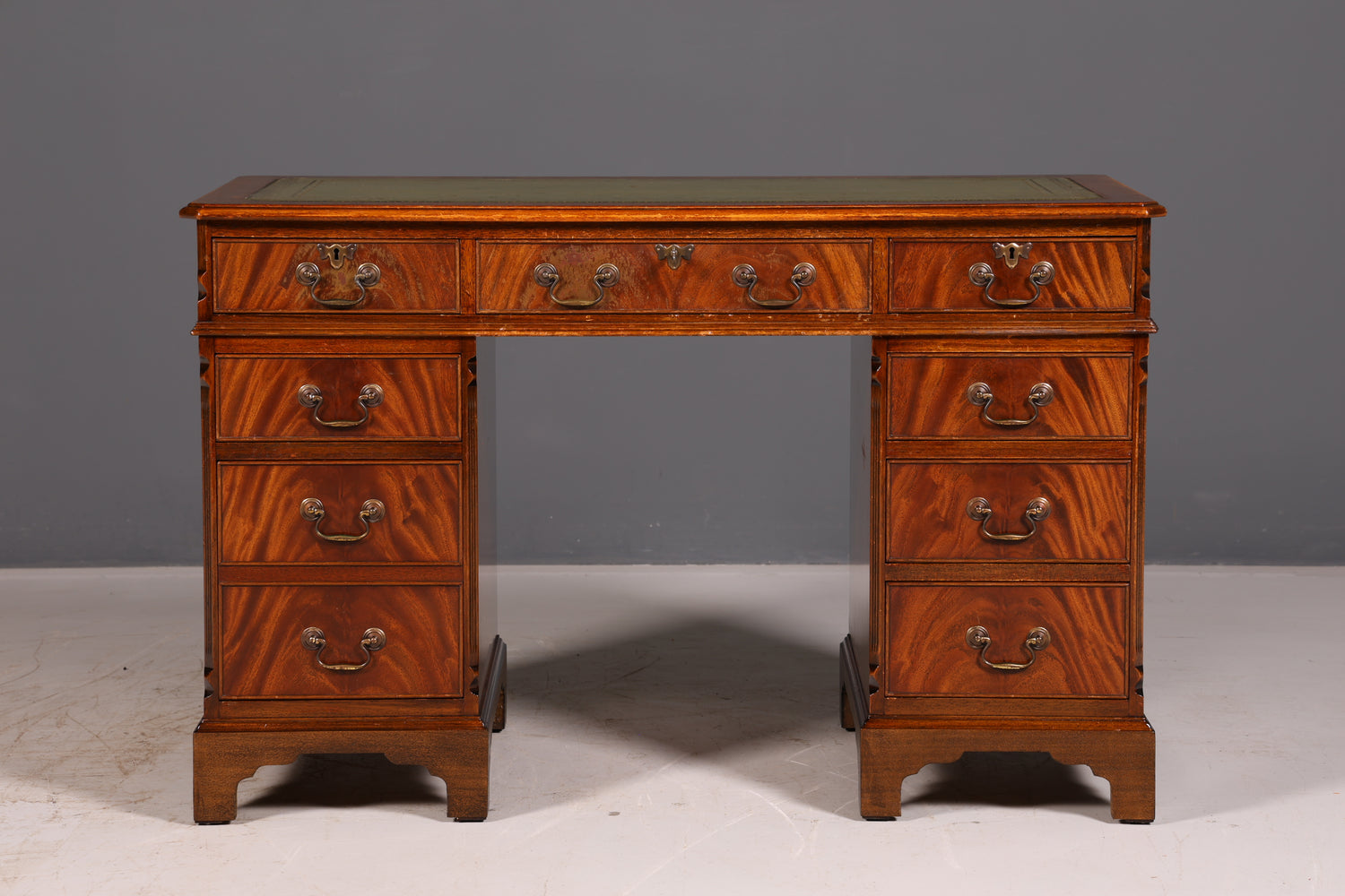 Wunderschöner Englischer Schreibtisch Mahagoni echt Lederauflage Bürotisch Antik Office Desk Vintage
