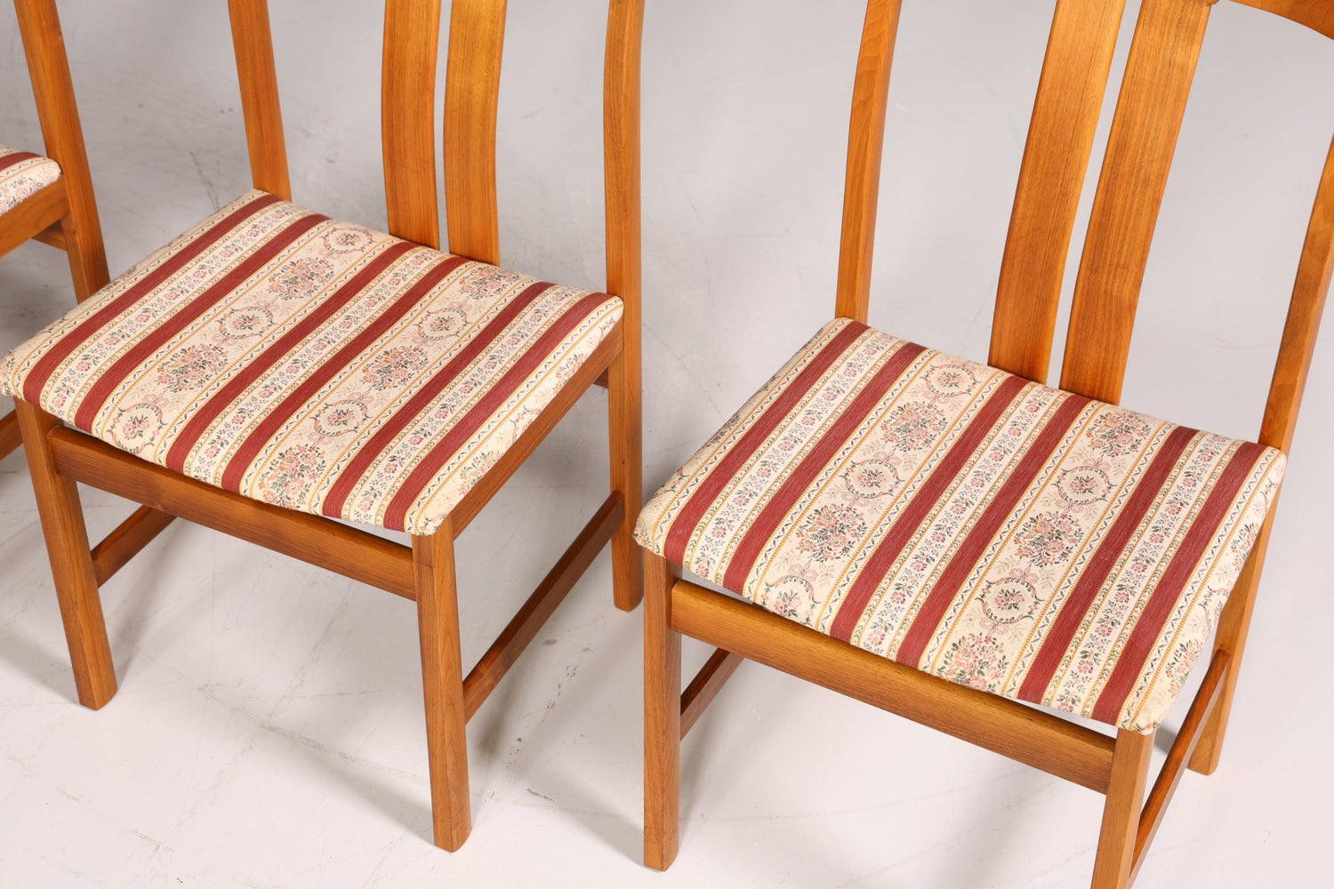 4x Schlichte Mid Century Stühle Nussbaum Retro Stuhlset Danish Design Küchenstühle