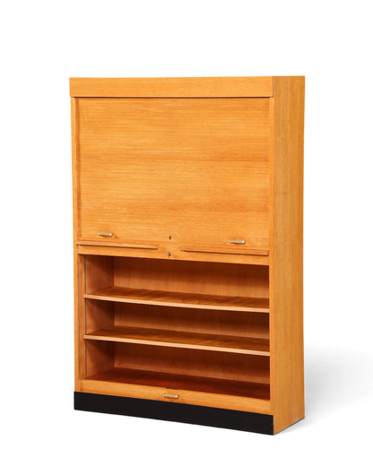 Hauptstadt Möblerei Rollladenschrank aus massivem Holz im Bauhaus Stil mit höhenverstellbaren Regalböden