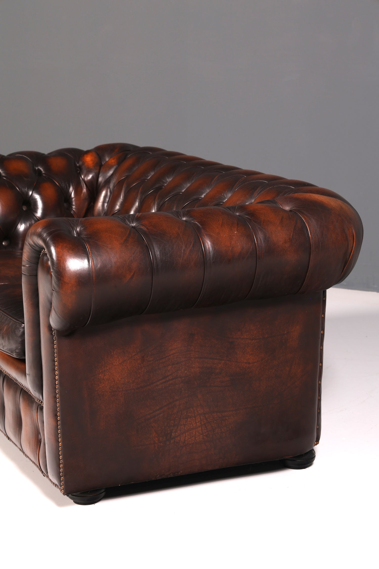 Edles Original Chesterfield Sofa 2-Sitzer Couch Echt Leder Englisch Antik Polstersofa