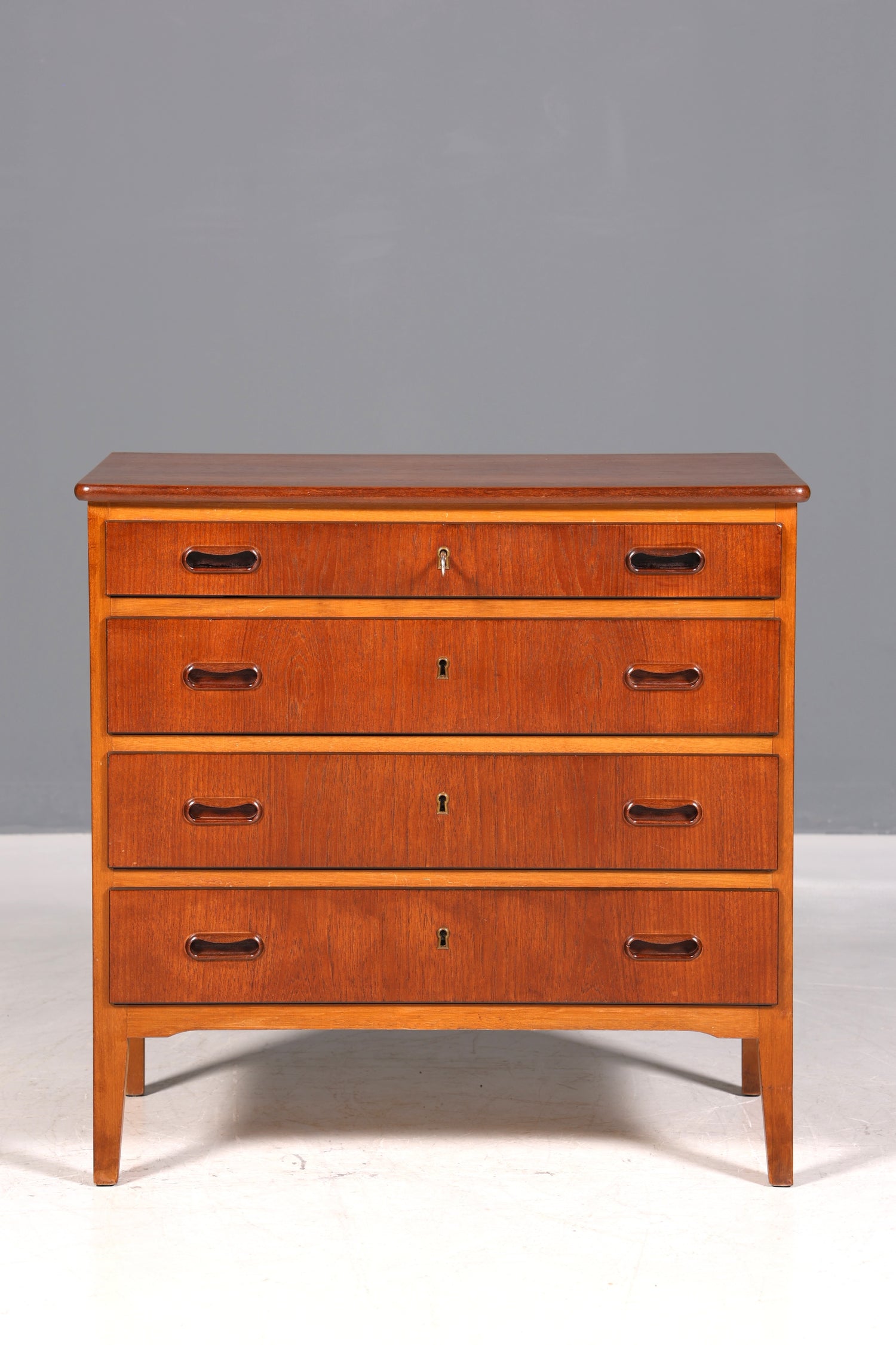 Commode de rêve de style mid-century, design danois, buffet en bois de teck, commode vintage