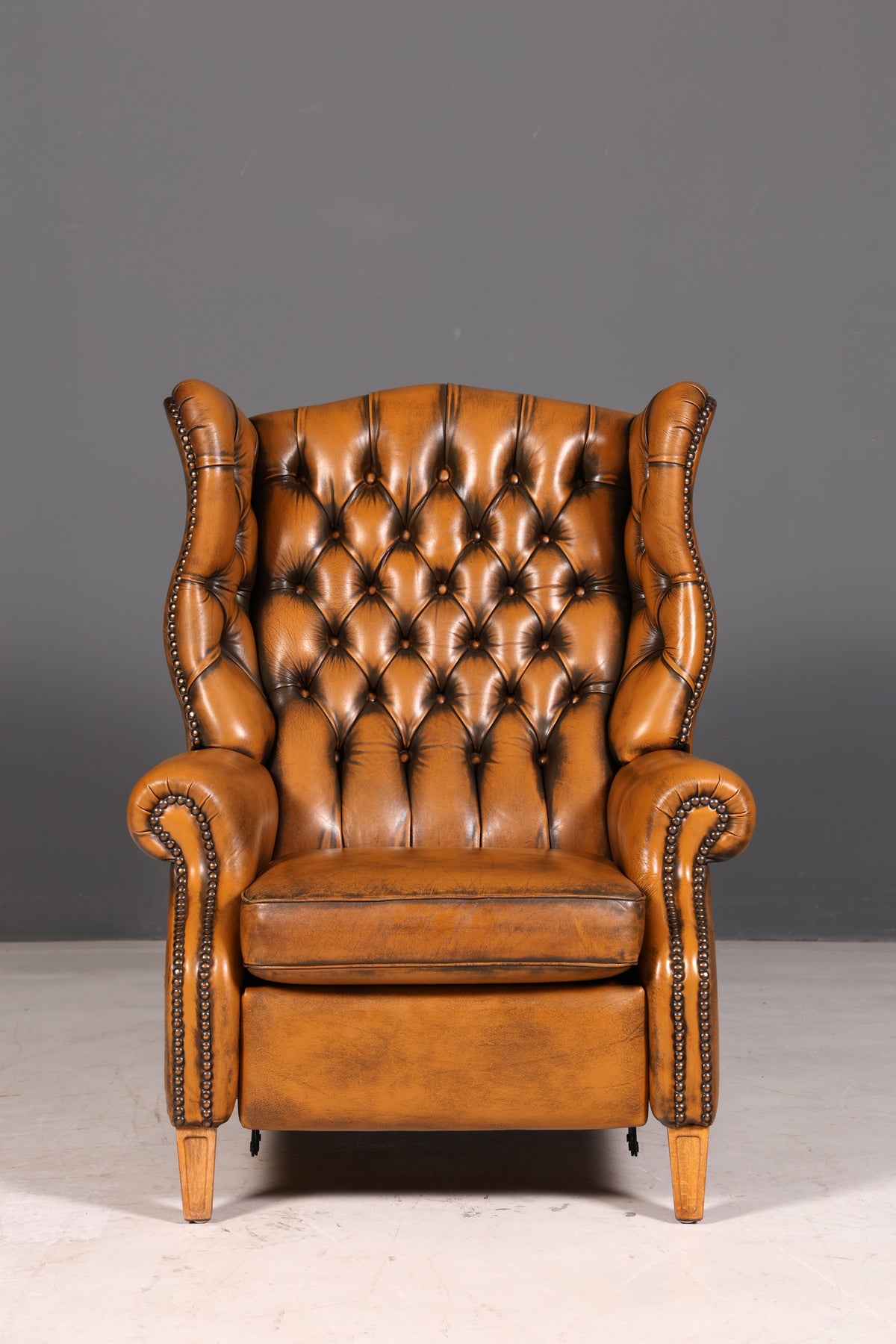 Magnifique fauteuil à oreilles Chesterfield original en cuir véritable anglais, fauteuil de maître, fauteuil relax inclinable, vintage