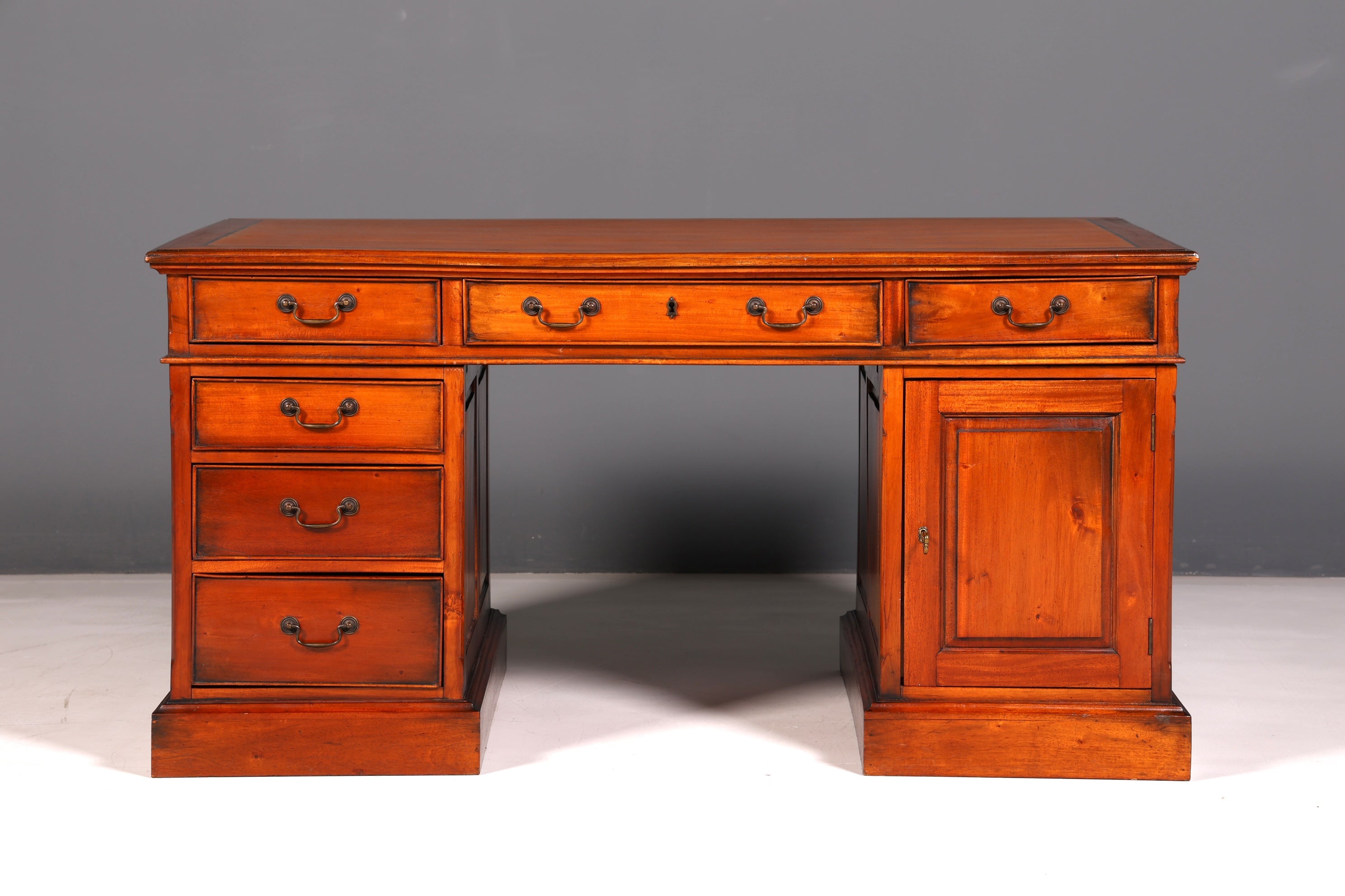 Magnifique bureau anglais en acajou, bureau de travail ancien, bureau professionnel, bureau partenaire