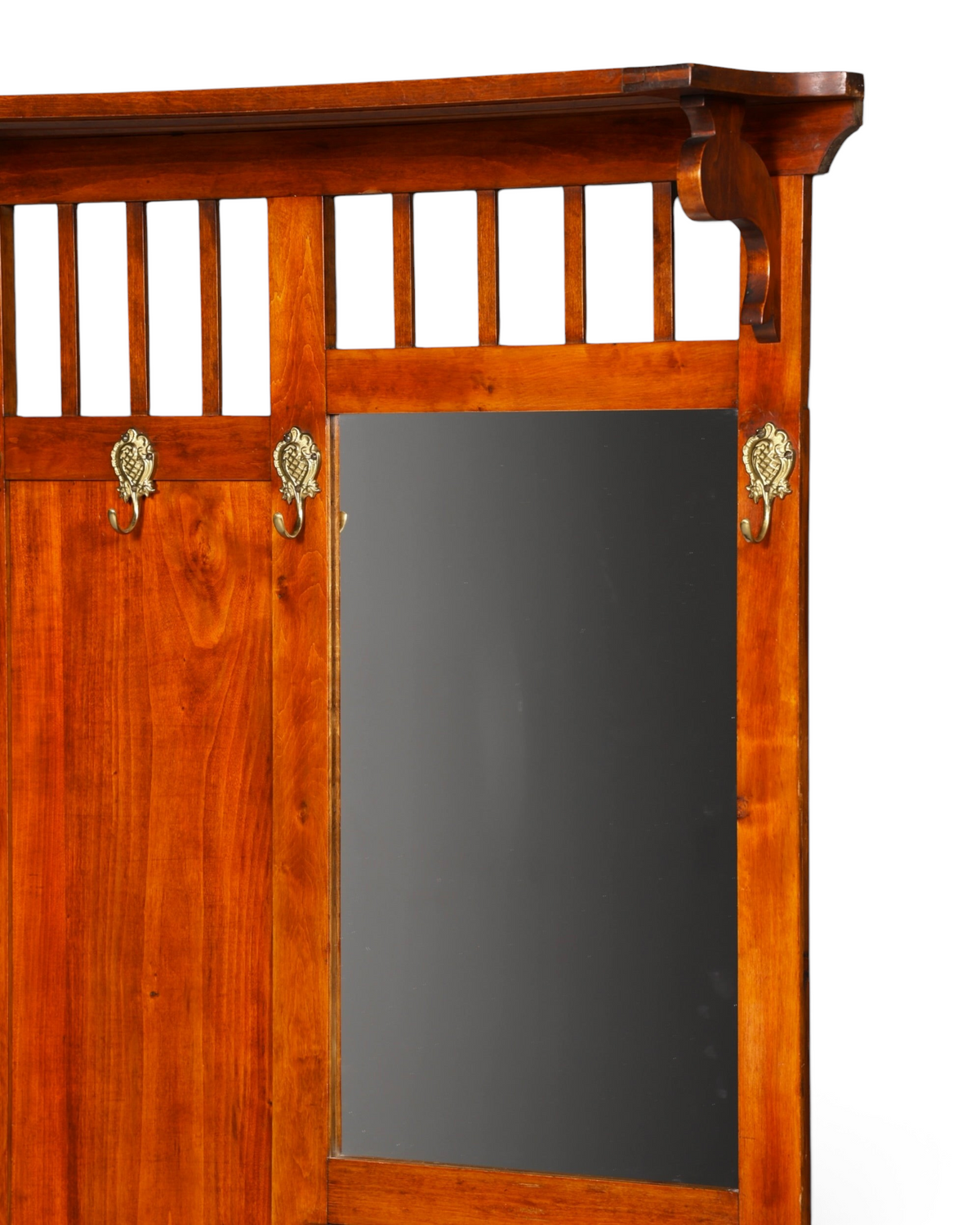 Hauptstadt Möblerei Wandgarderobe aus Holz mit Spiegel und verzierten Messinghaken im antiken Stil