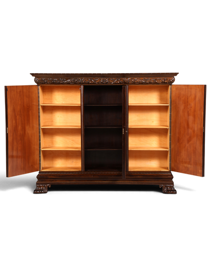 Hauptstadt Möblerei Neorenaissance Bücherschrank aus dunklem Holz mit aufwendigen Schnitzereien und offenen Regalen