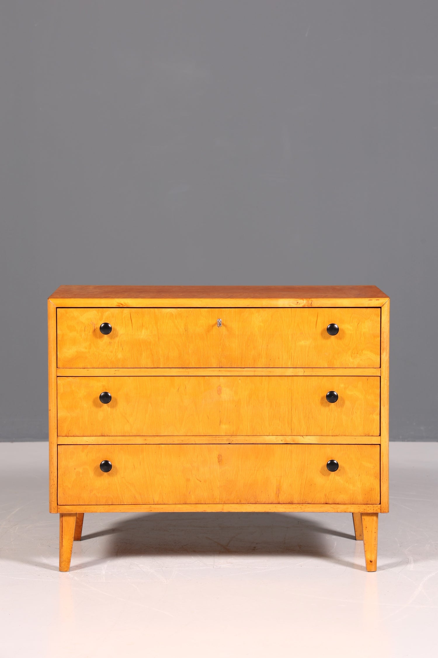 Magnifique commode vintage des années 60, idéale pour une entrée ou un salon.