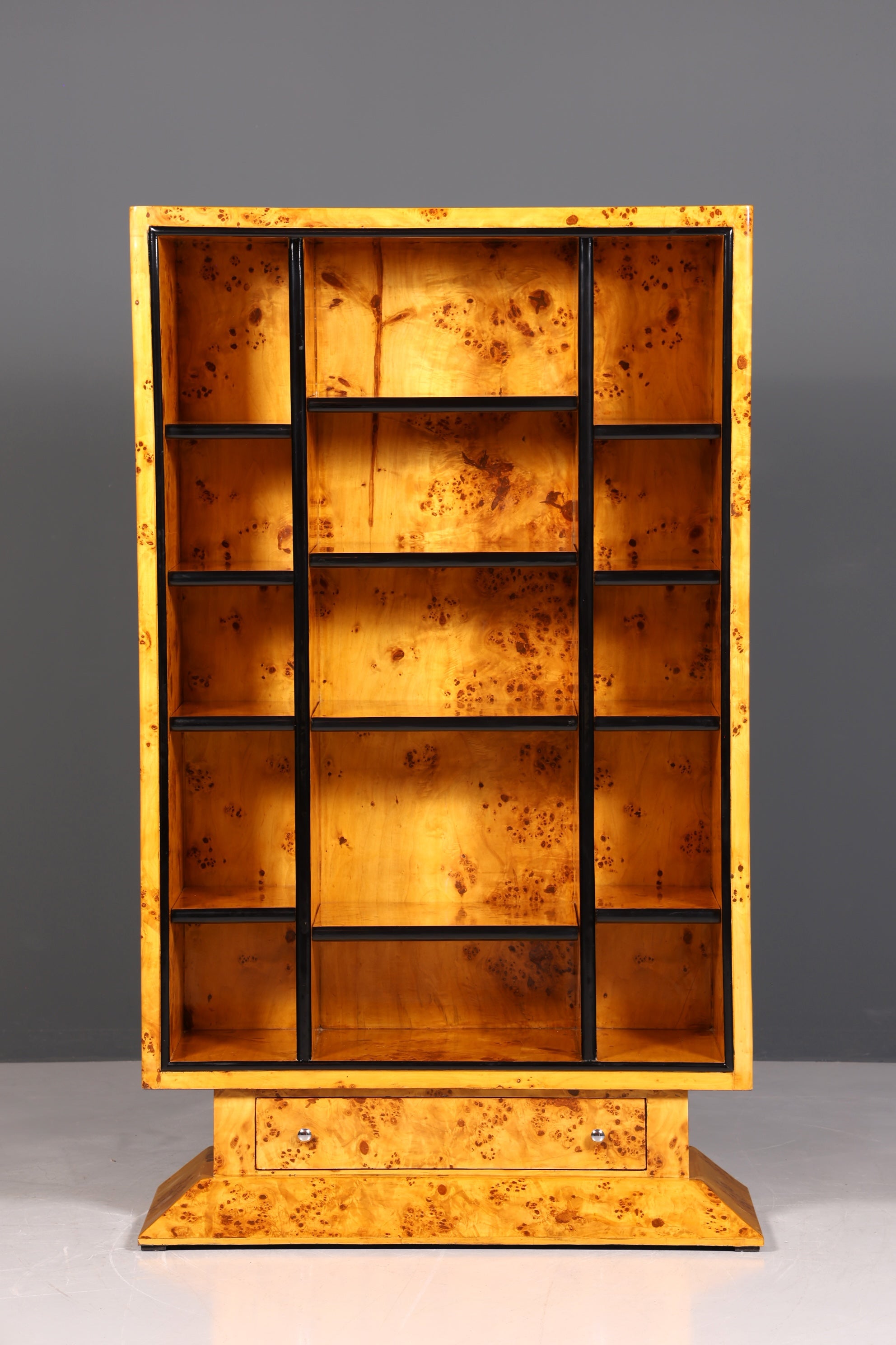 Bibliothèque impressionnante en bouleau au design Art déco, étagère de luxe, style Biedermeier