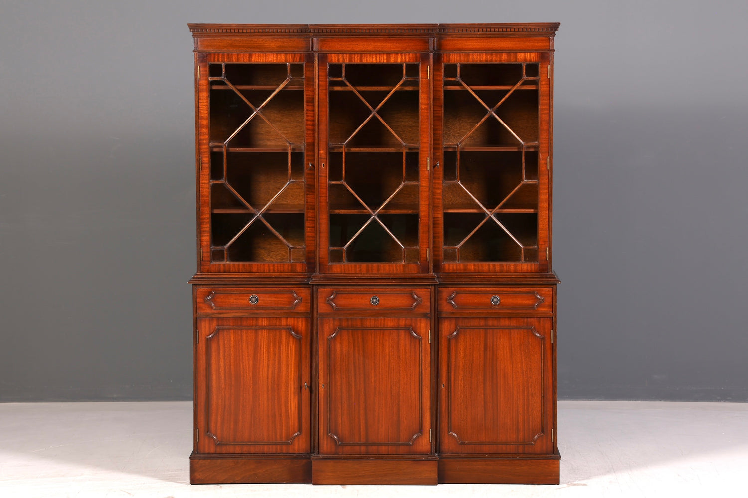 Beeindruckende Englische Vitrine Mahagoni Bibliothek Bücherschrank Glasvitrine Buffet Schrank Antik Vintage