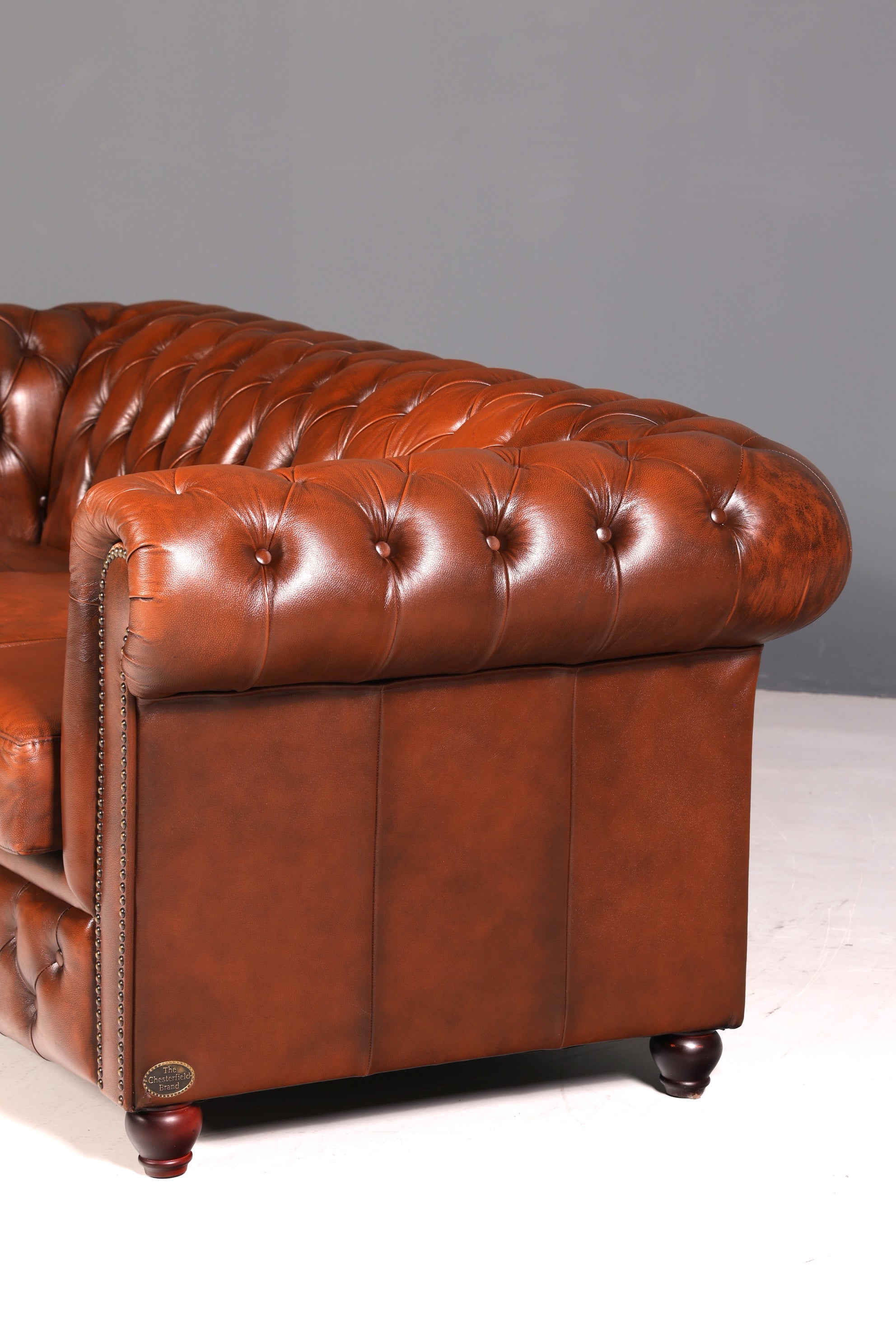 G119 Finish Wunderschönes Original Chesterfield Sofa 3- Sitzer echt Leder Oxblood Couch Englisch