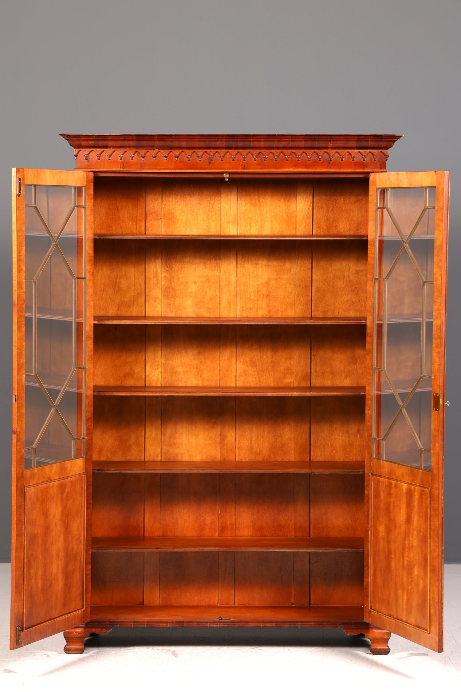 Traumhafter Bevan Funnell Reprodux Englischer Bücherschrank Eibe Vitrine Bibliothek Bücherregal Vintage