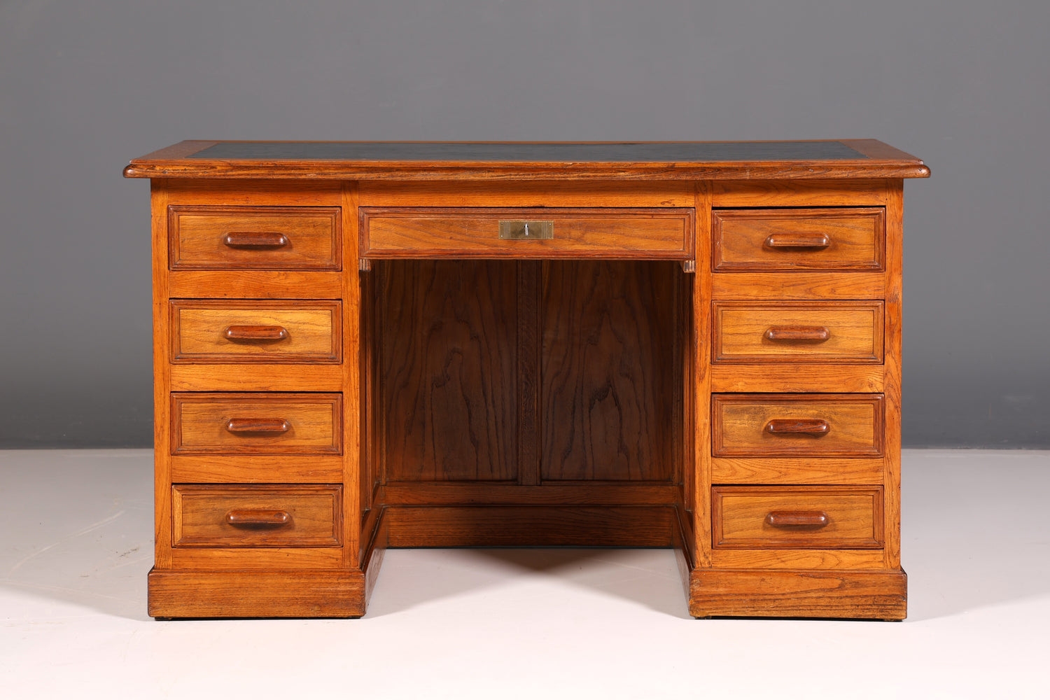 Magnifique bureau de style Bauhaus et Art déco, table de bureau en chêne antique vintage