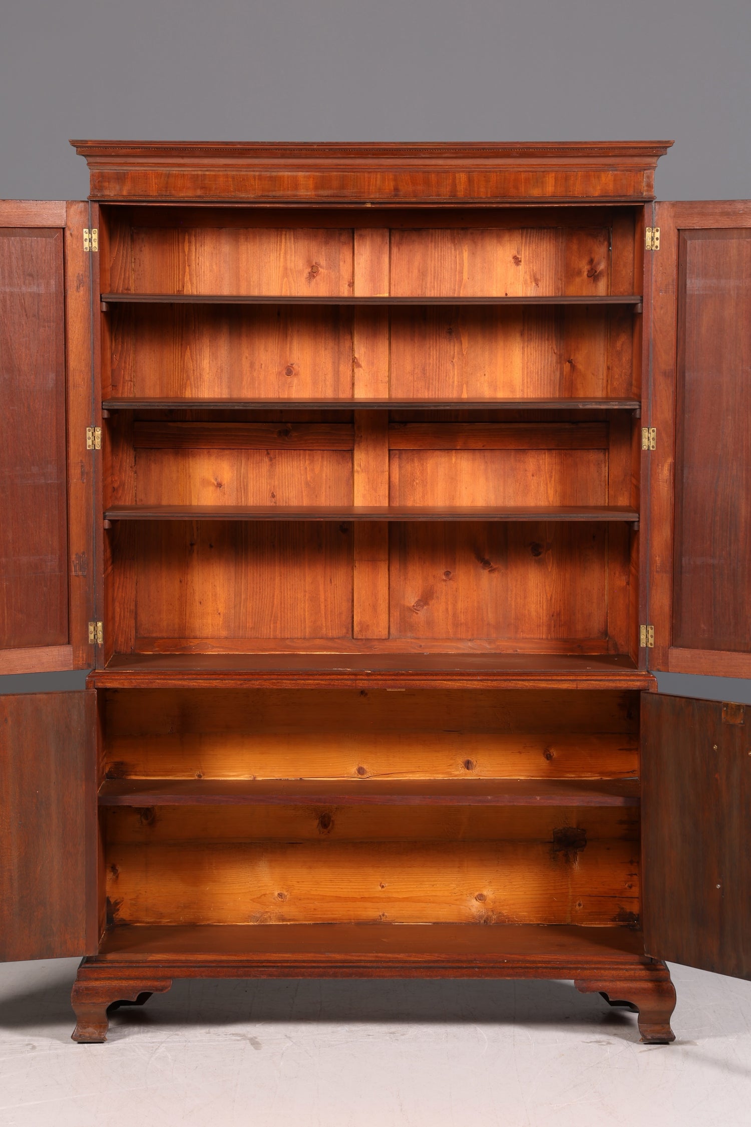 Beeindruckender Antiker Englischer Wäscheschrank Mahagoni Kleiderschrank um 1900 Dielenschrank Schrank
