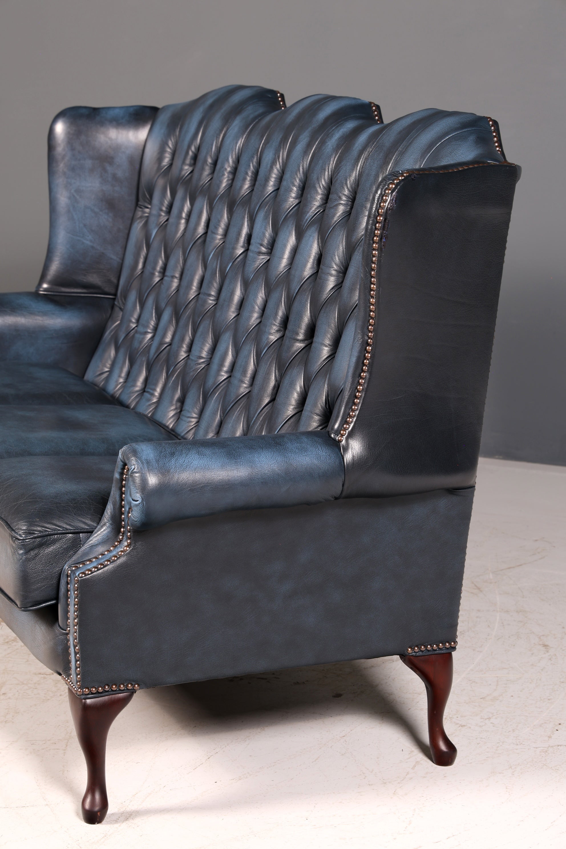 Wunderschönes Original Chesterfield 3-Sitzer Sofa Queen Anne Blau Englische Leder Couch England Polstersofa
