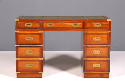 Bureau élégant de style maritime, inspiré des bureaux militaires anglais, avec plateau en cuir véritable.