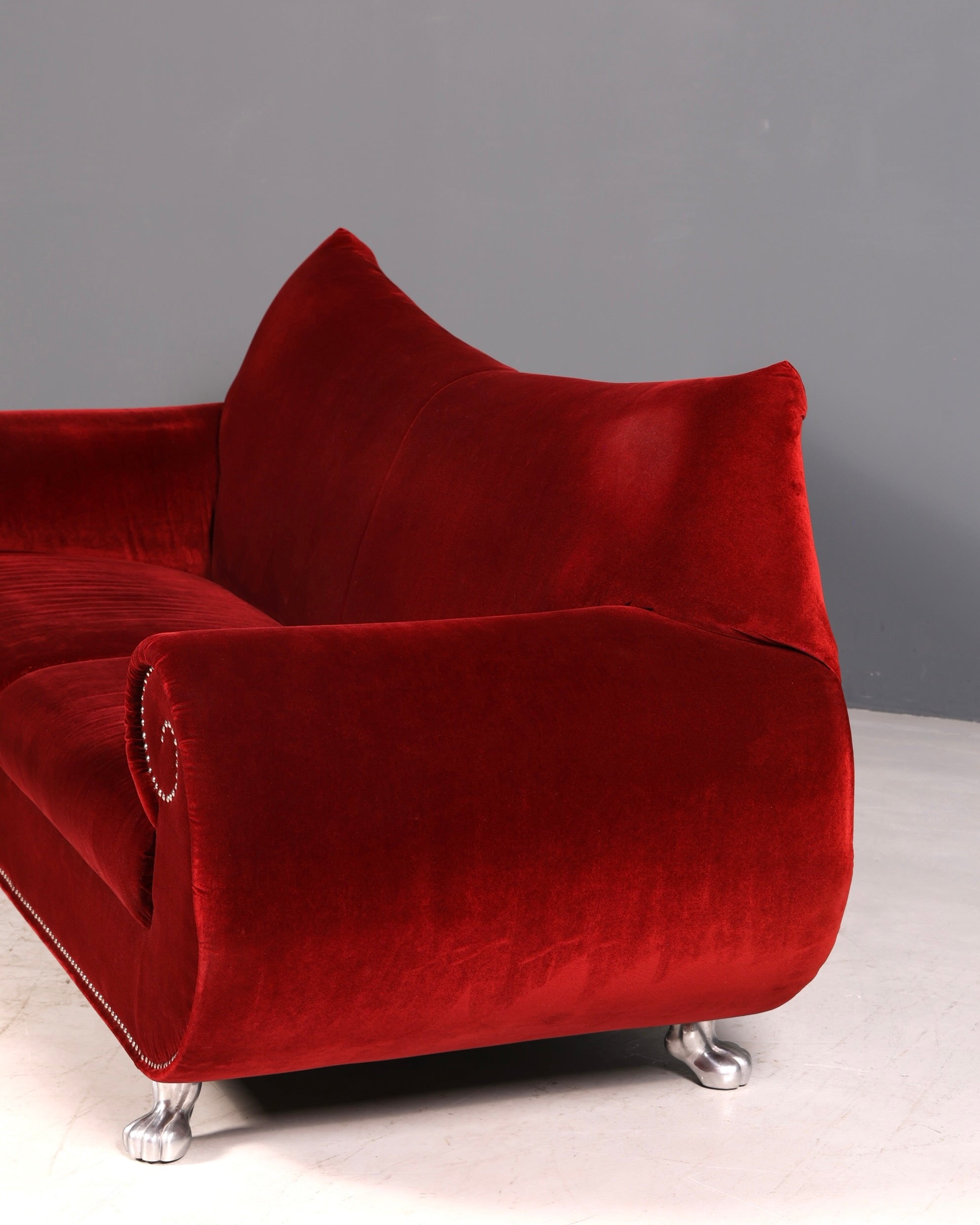 Opulent Bretz Gaudi red velvet designer sofa, 3-seater Baroque Bordeaux velvet couch