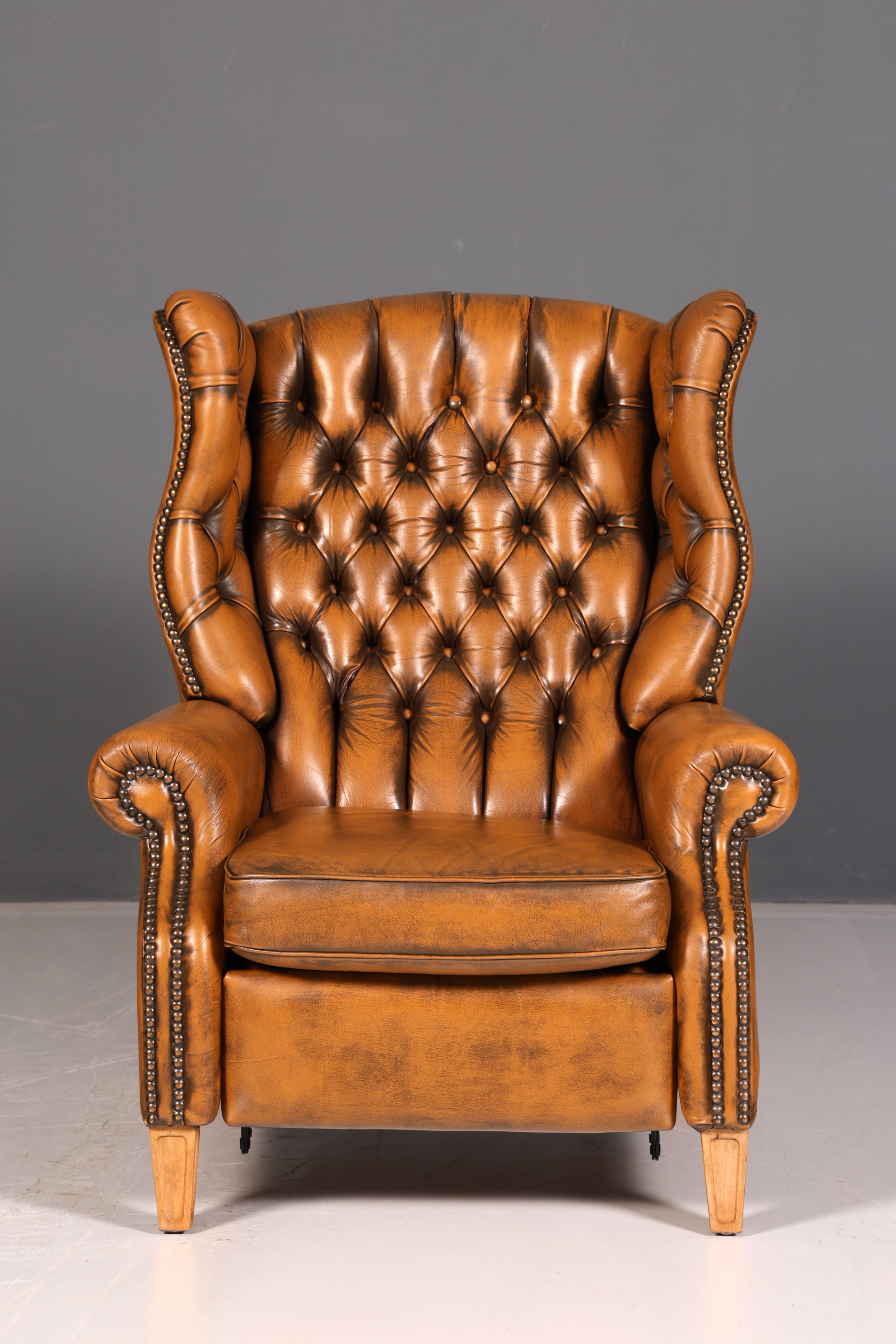 Fauteuil à oreilles Chesterfield original en cuir véritable, fauteuil club anglais en cuir, fauteuil inclinable en cuir souple, style antique vintage