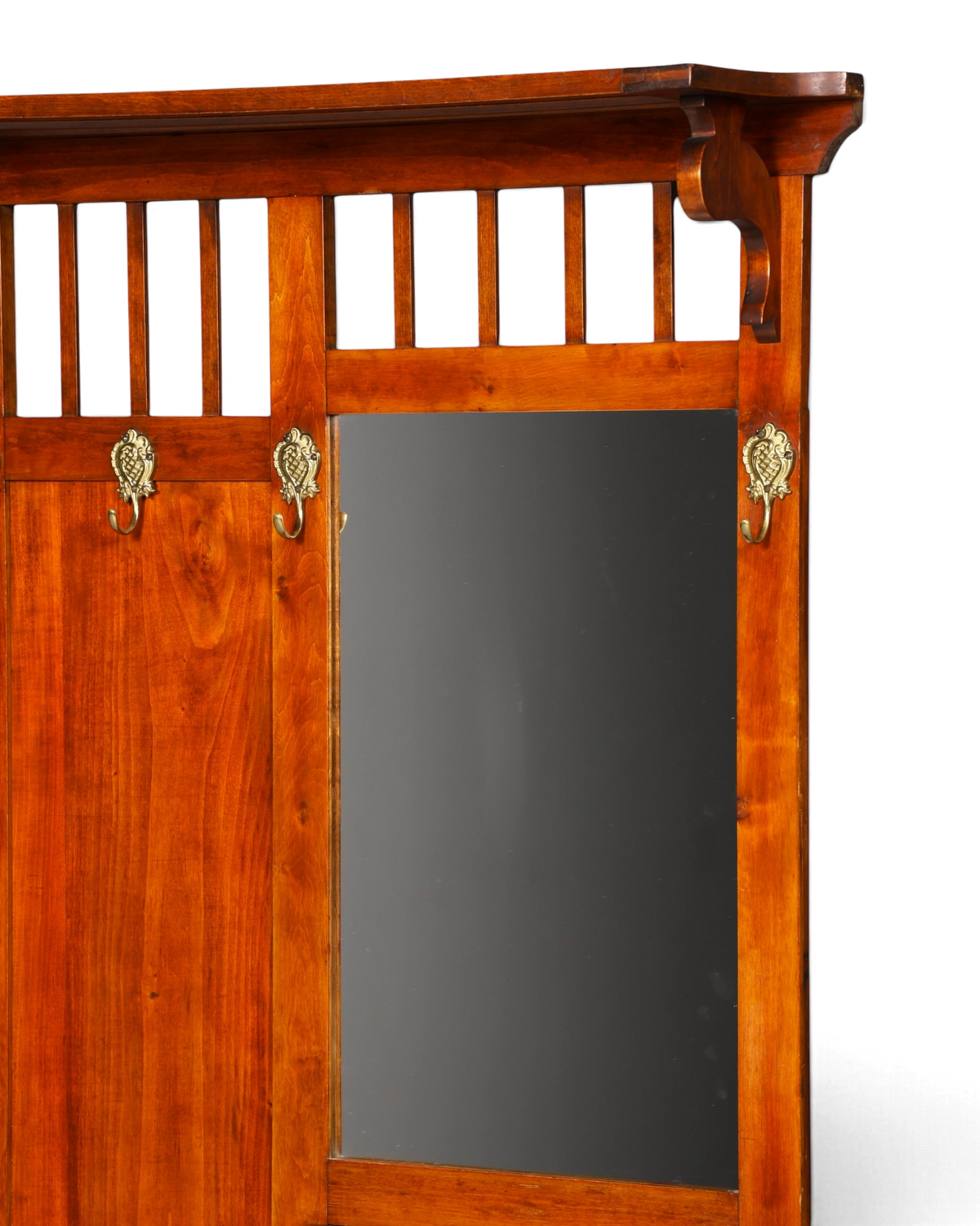 Hauptstadt Möblerei Wandgarderobe aus Holz mit Spiegel und verzierten Messinghaken im antiken Stil