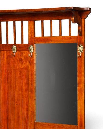 Hauptstadt Möblerei Wandgarderobe aus Holz mit Spiegel und verzierten Messinghaken im antiken Stil