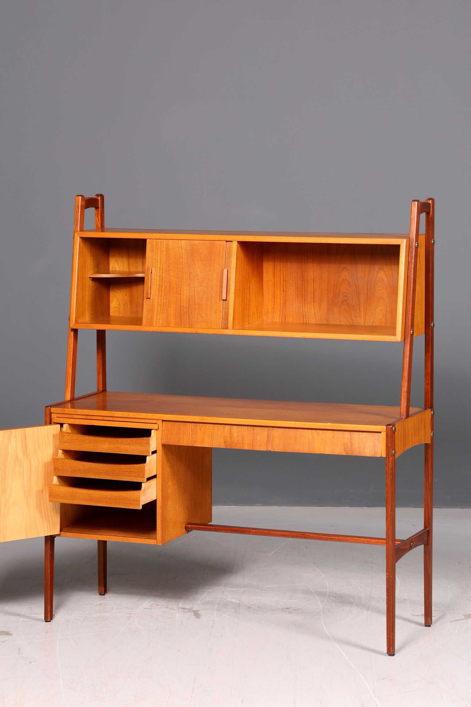 Wunderschöner Mid Century Schreibtisch mit Regalaufsatz Teak Danish Design Bürotisch Vintage 60s
