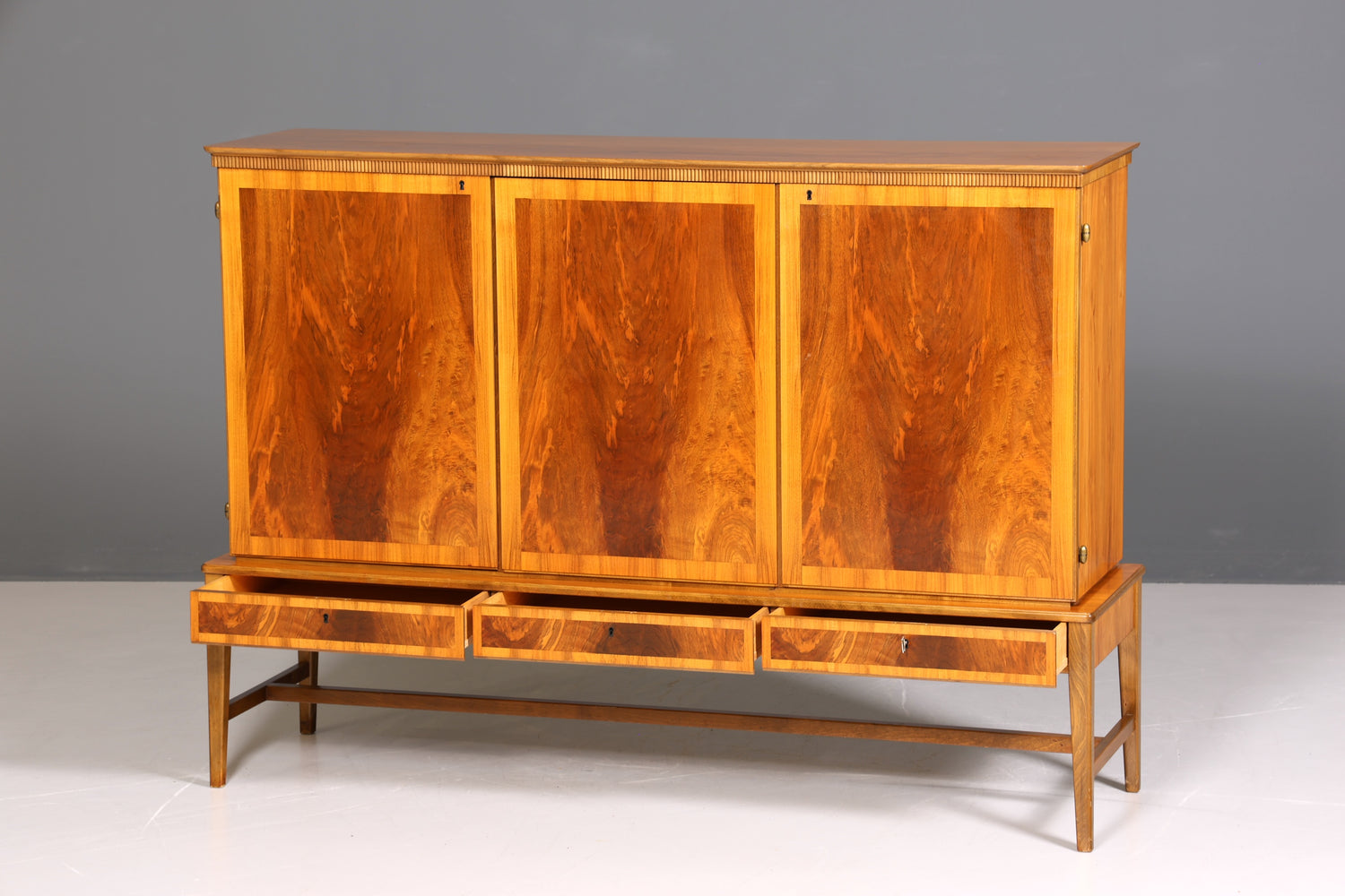 Traumhaftes Mid Century Highboard Schrank Büro Kommode Aktenschrank Wäscheschrank 60er Jahre