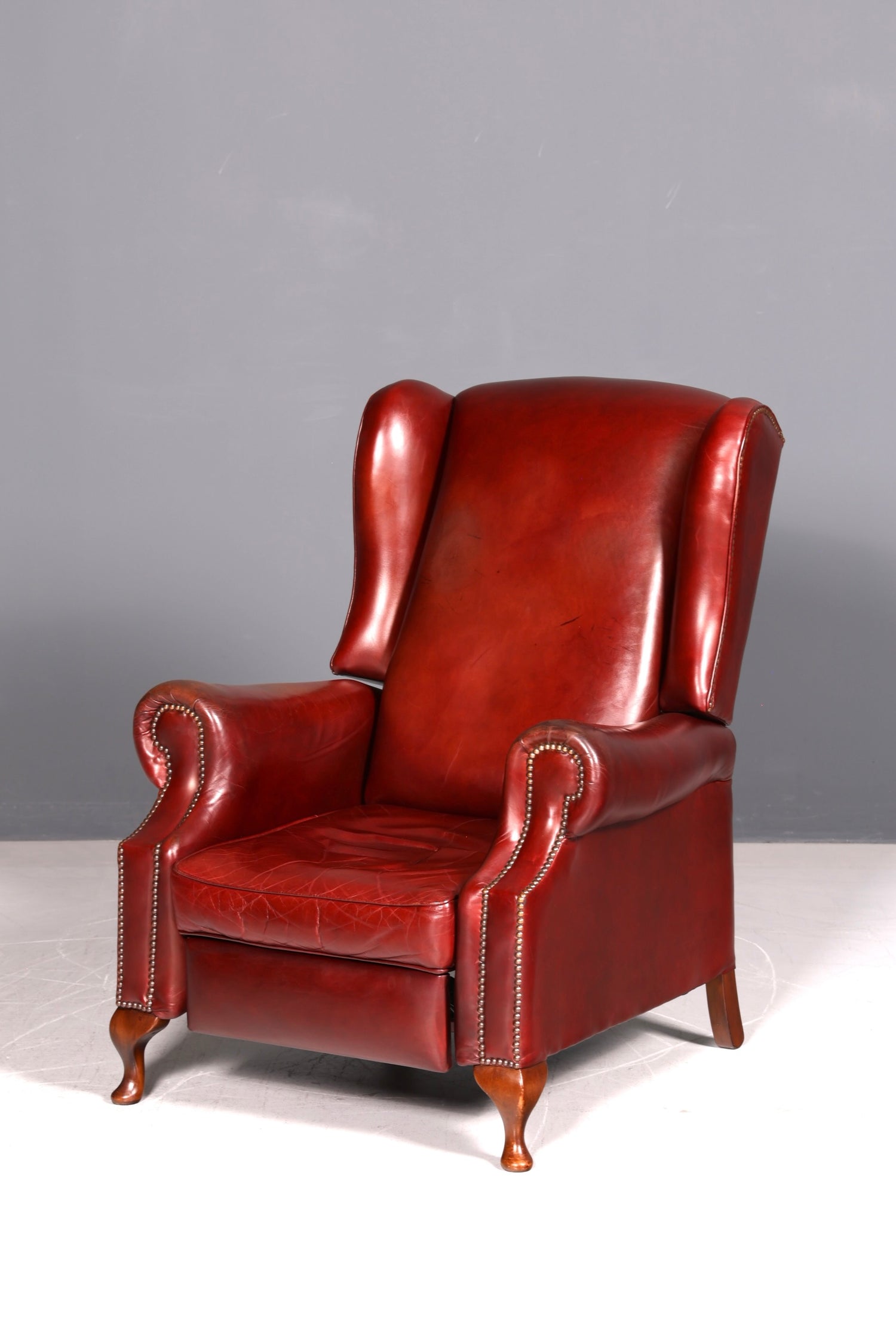 Stilvoller Claridge Chesterfield Ohrenbackensessel Relaxsessel Liegefunktion Englisch Echt Leder Herrensessel UK Armlehnsessel Vintage