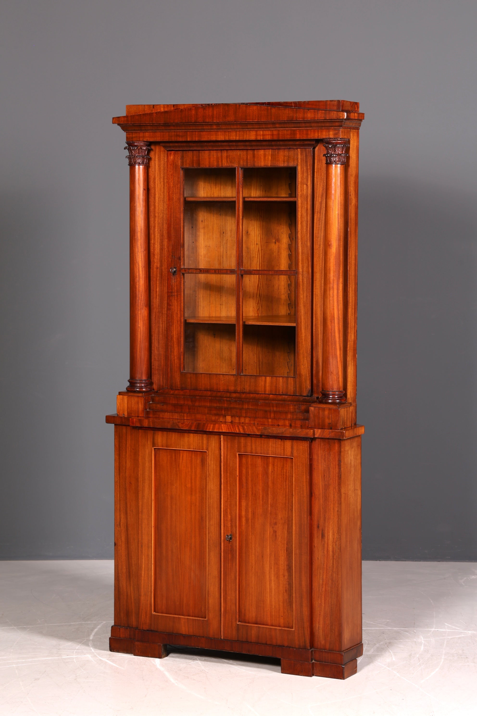 Wunderschöne Original Biedermeier Vitrine um 1820 Antiker Mahagoni Schrank Antik Säulen