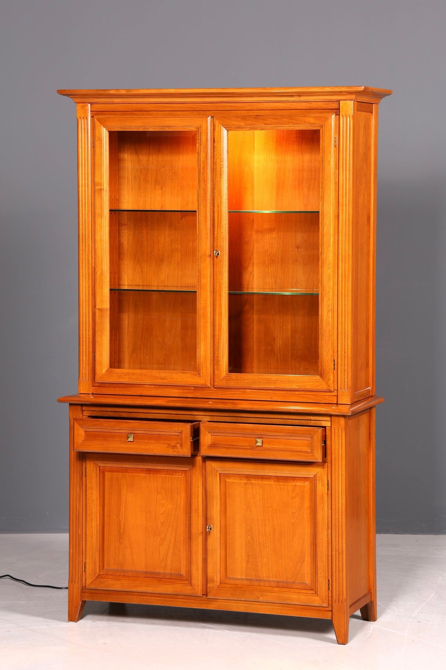 Traumhafte Original Selva Vitrine Antik Stil massiv Holz Buffet Schrank Bibliothek