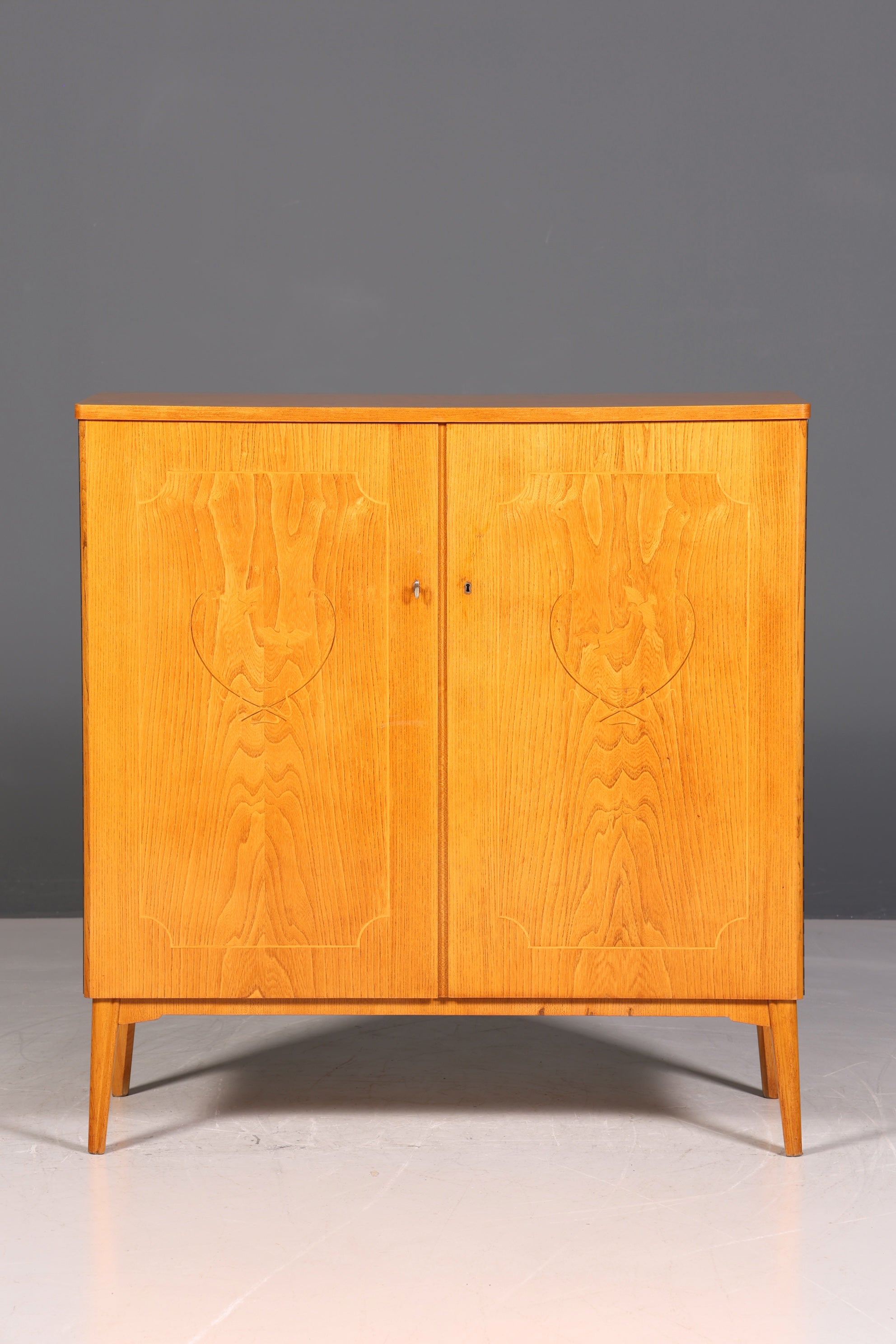 Magnifique meuble de style mid-century, armoire à linge des années 1960, classeur, commode
