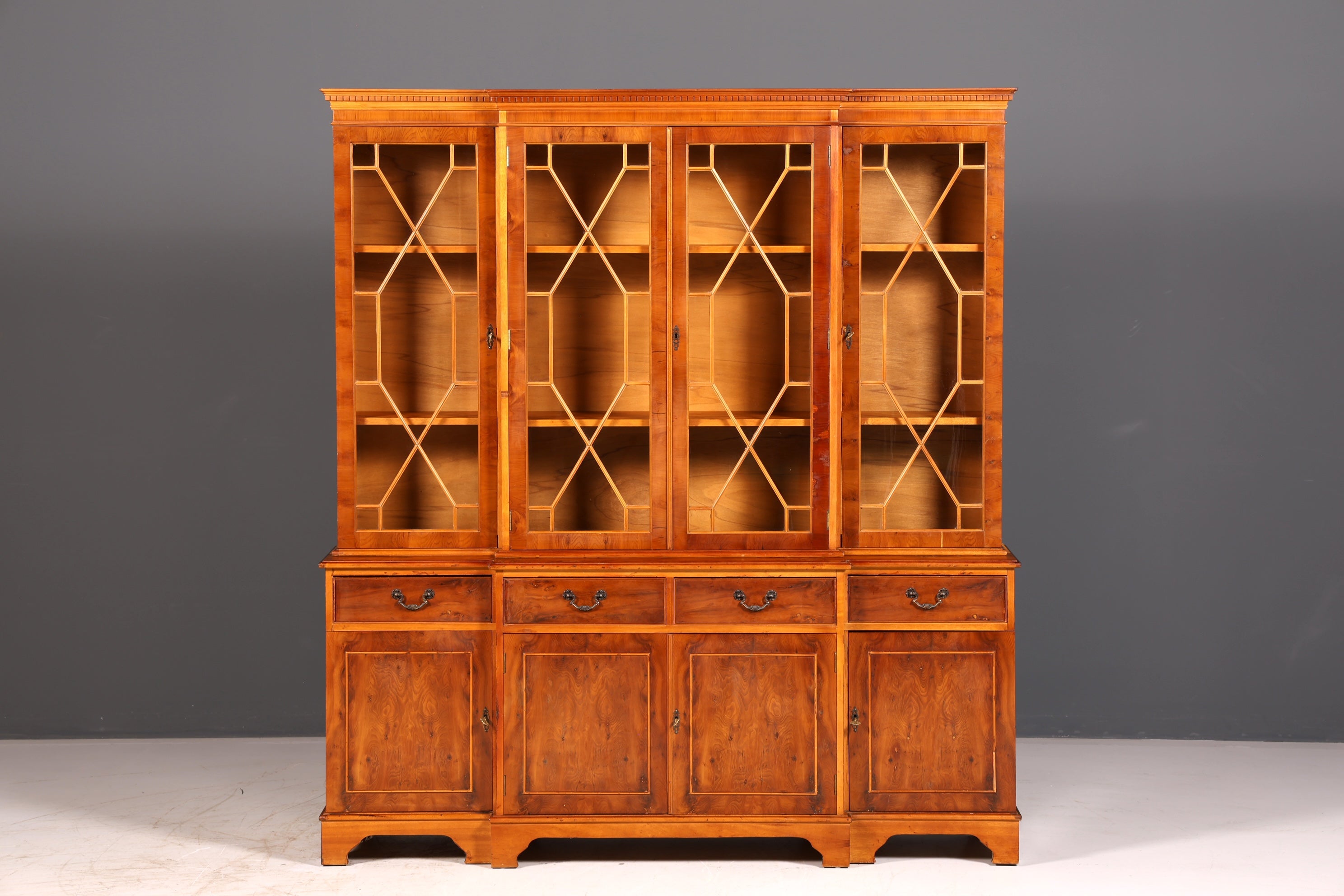 Wunderschöne Englische Vitrine Bücherschrank Buffet Antik Glasvitrine Bibliothek Vitrinenschrank Vintage