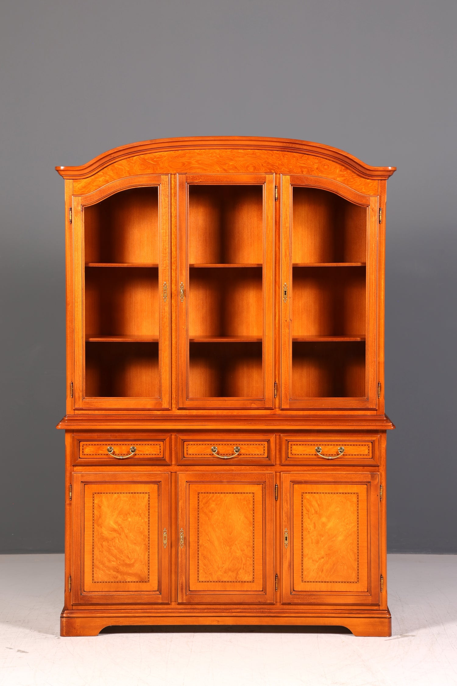 Traumhafte Original Selva Vitrine Epoca Antik Stil Buffet Schrank Bibliothek Kirschholz Glasvitrine