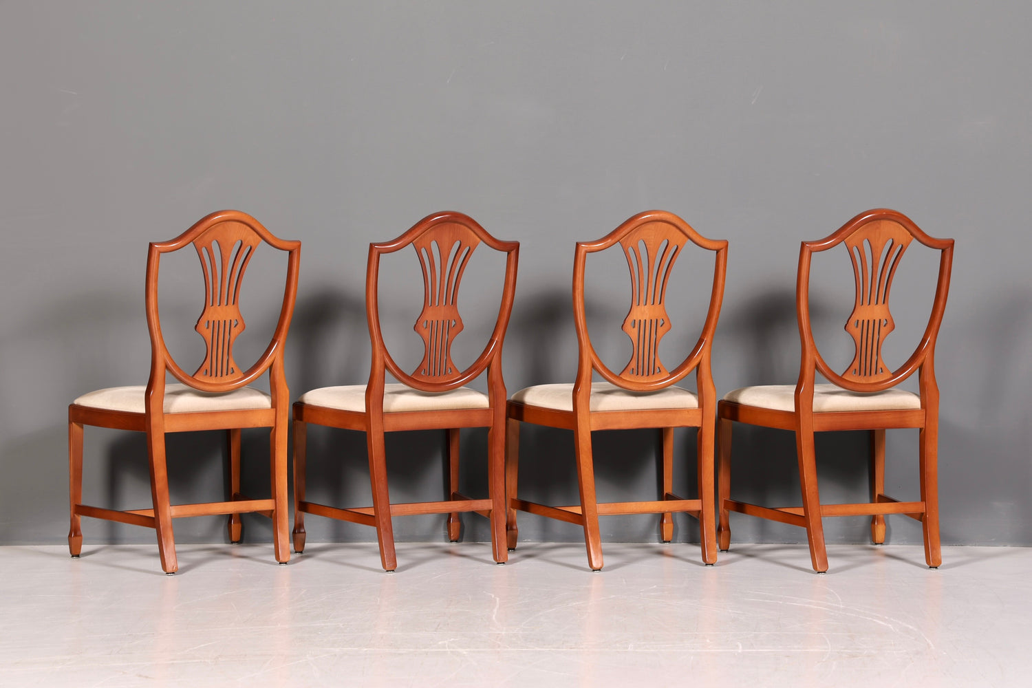 Ensemble élégant de 4 chaises anglaises style Hepplewhite, chaises de salle à manger anciennes, chaises de cuisine, ensemble de chaises vintage  