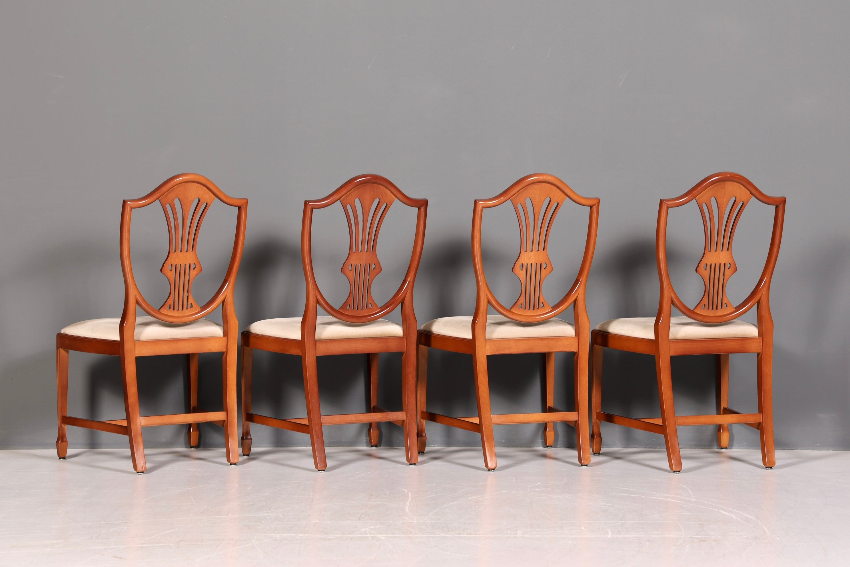 Ensemble élégant de 4 chaises anglaises style Hepplewhite, chaises de salle à manger anciennes, chaises de cuisine, ensemble de chaises vintage  