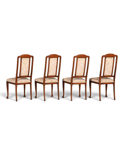 Hauptstadt Möblerei Set aus vier englischen Regency Dining Chairs aus den 60er Jahren mit gemustertem Stoffbezug