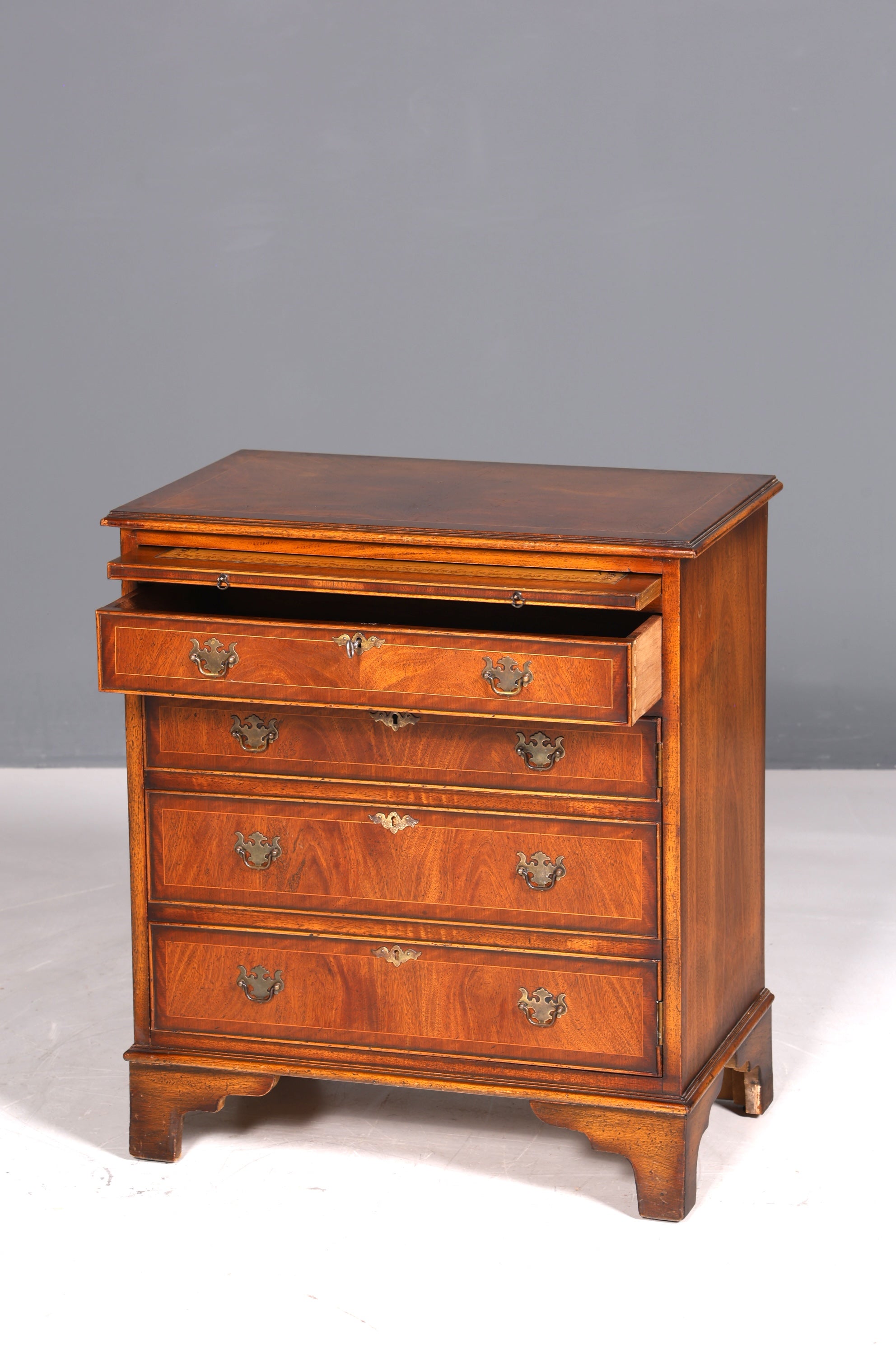 Magnifique commode anglaise en if, reproduction Longdale, meuble fabriqué au Royaume-Uni