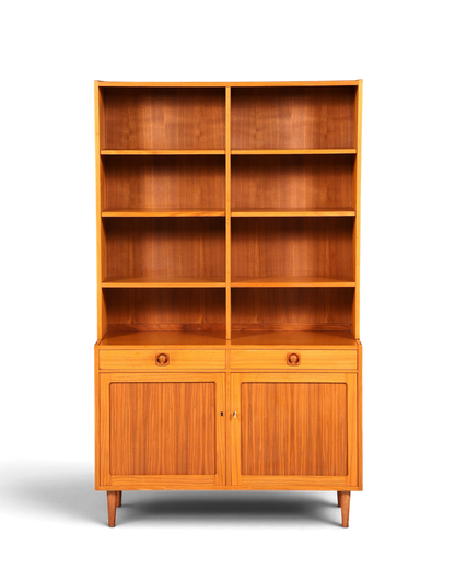 Hauptstadt Möblerei Mid Century Regal aus Holz im Danish Design mit höhenverstellbaren Böden und Schrankunterteil