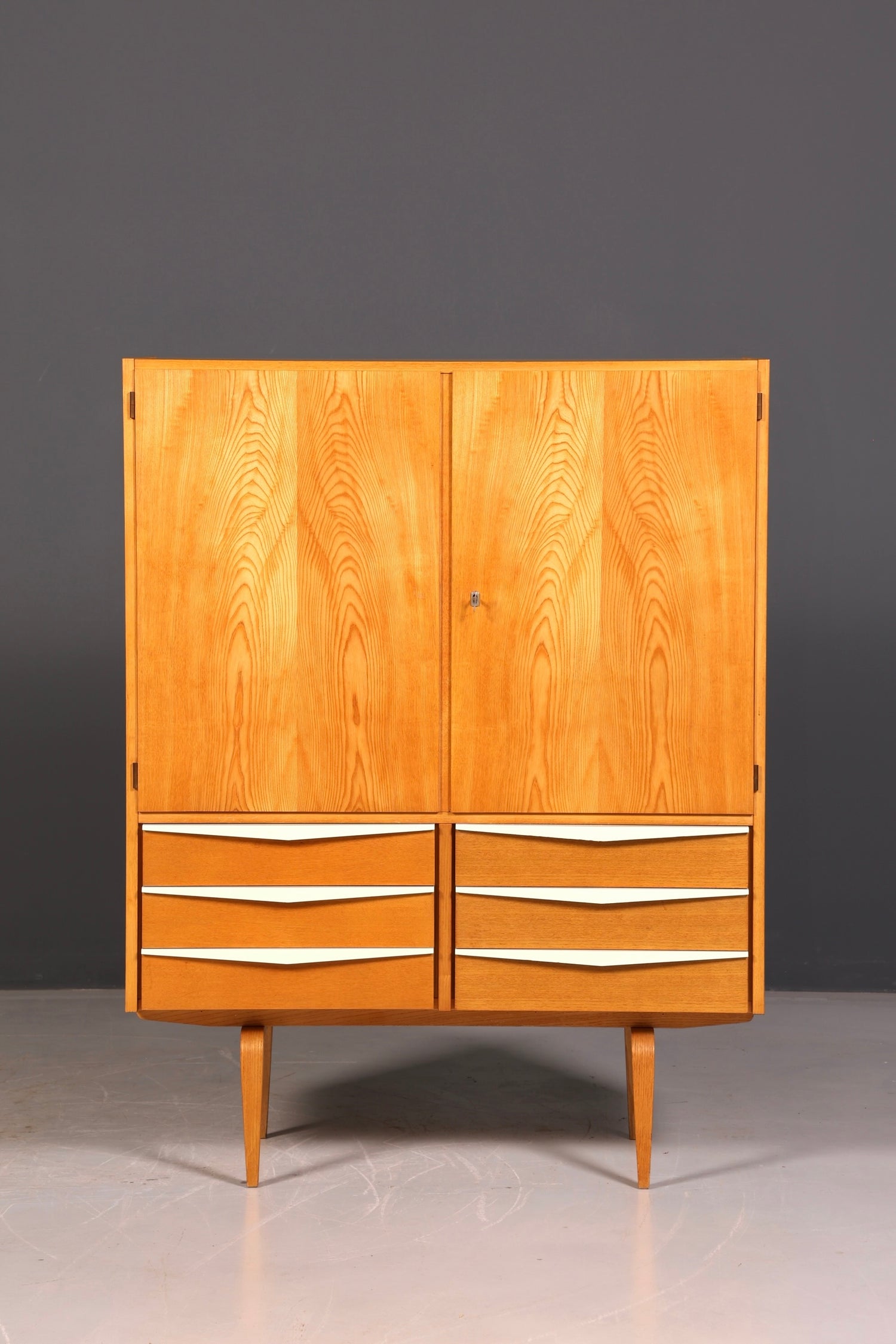 Wunderschöner Hellerau Schrank Modell 427 Mid Century Vintage Aktenschrank Highboard Vertiko Wäscheschrank