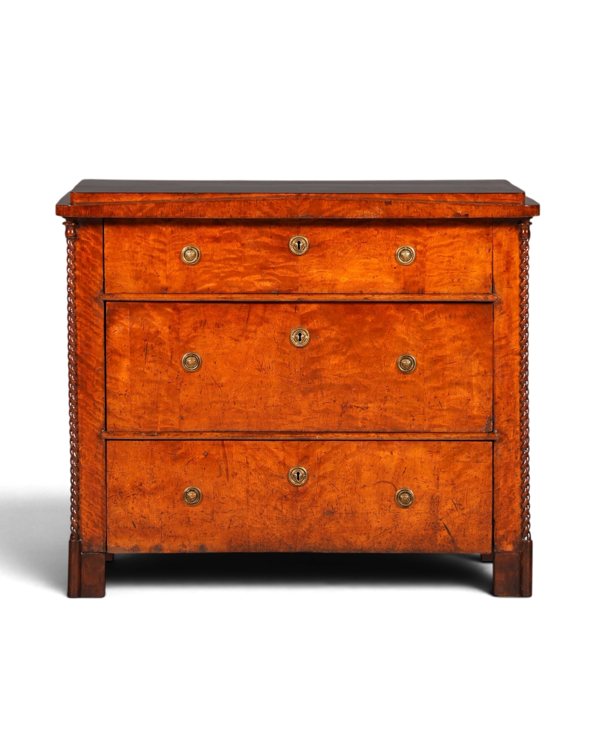 Hauptstadt Möblerei Kommode im Biedermeier-Stil aus gemasertem Wurzelholz mit drei Schubladen und Messingbeschlägen
