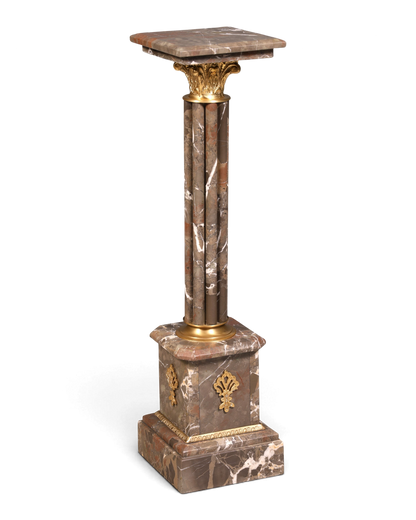 Hauptstadt Möblerei Säule aus braunem Marmor mit goldenen Verzierungen und korinthischem Kapitell