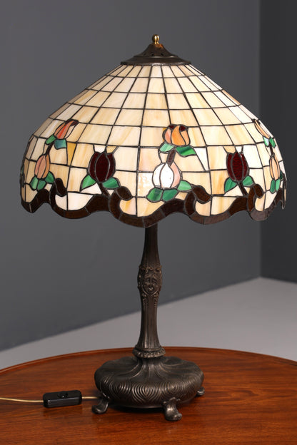 Lampe de table Tiffany ancienne au style onirique, abat-jour en verre, pied en laiton, lampe ornée