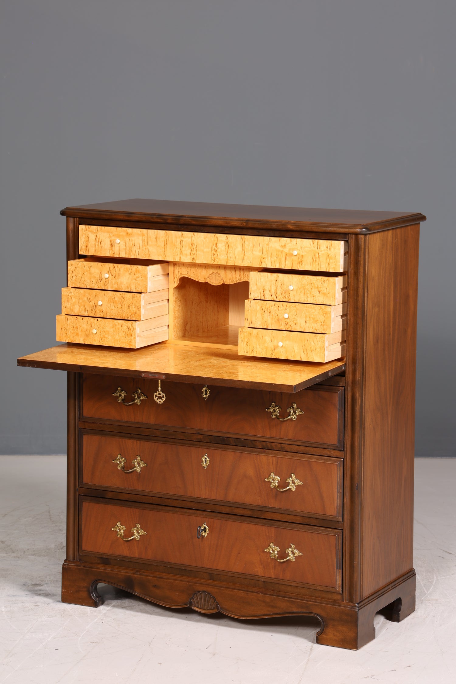 Stilvoller Sekretär im Englischen Stil Büro Vertiko Kommode Mahagoni Schreibkommode