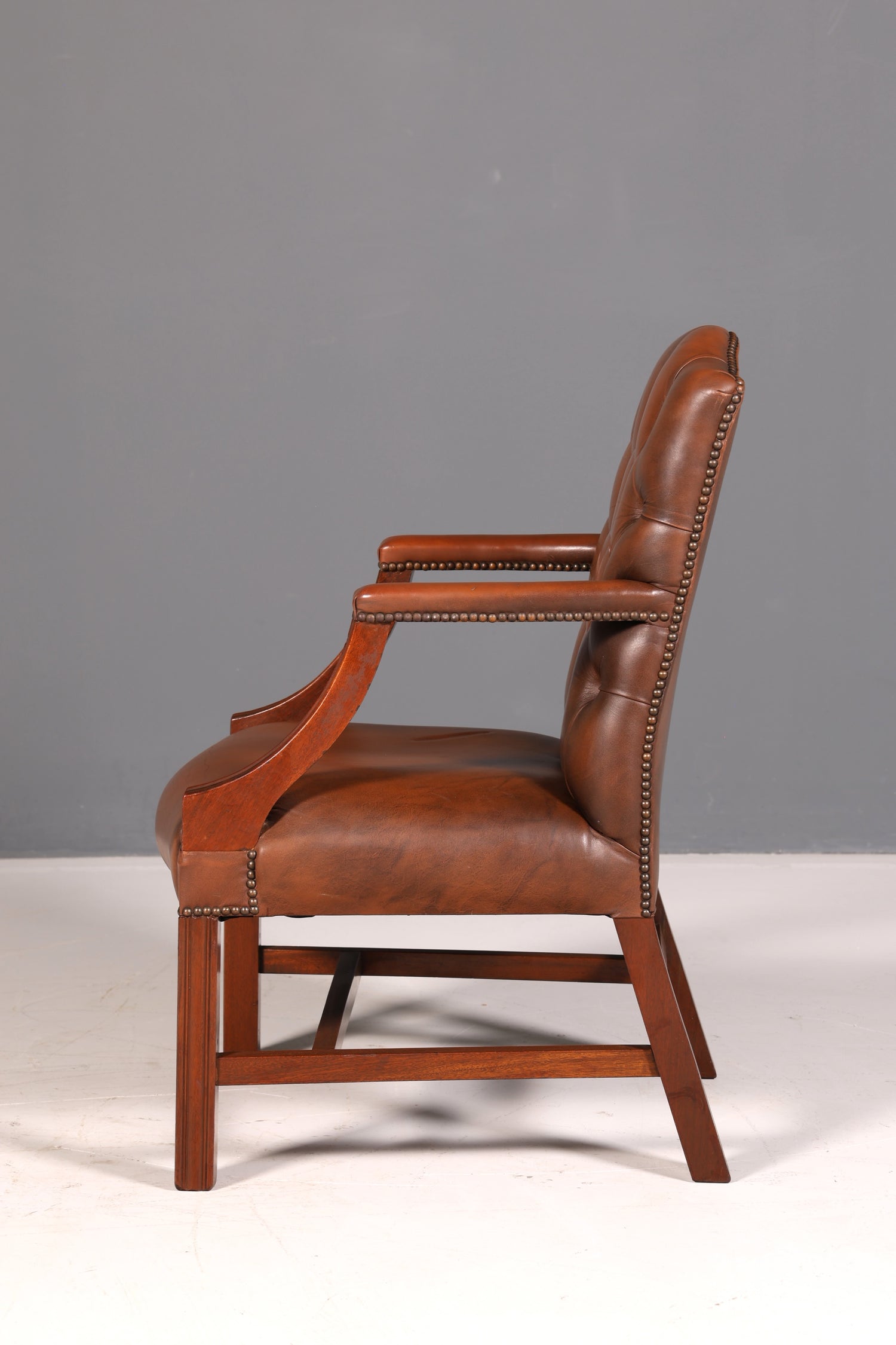Wunderschöner Original Chesterfield Armlehnstuhl Braun Echt Leder Englisch Herrensessel Sekretär Stuhl Schreibtischstuhl Bürostuhl Antik 1 von 2